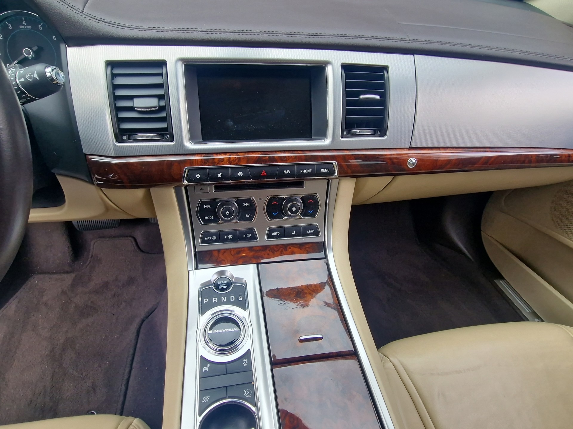 JAGUAR XF 3.0 V6 S/C 4x4-image-10