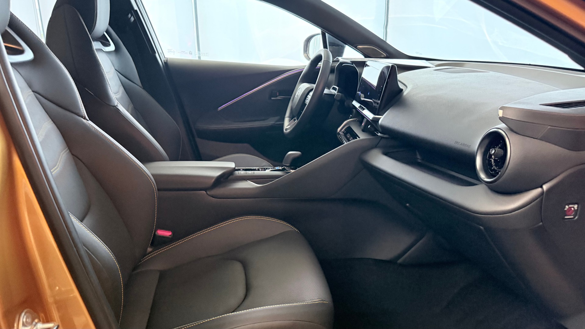 TOYOTA C-HR 2.0 PHEV Style Premiere-image-23
