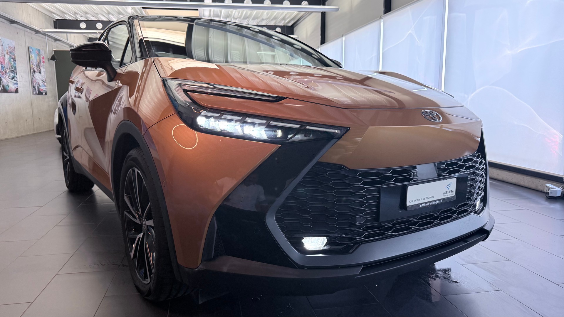 TOYOTA C-HR 2.0 PHEV Style Premiere-image-2