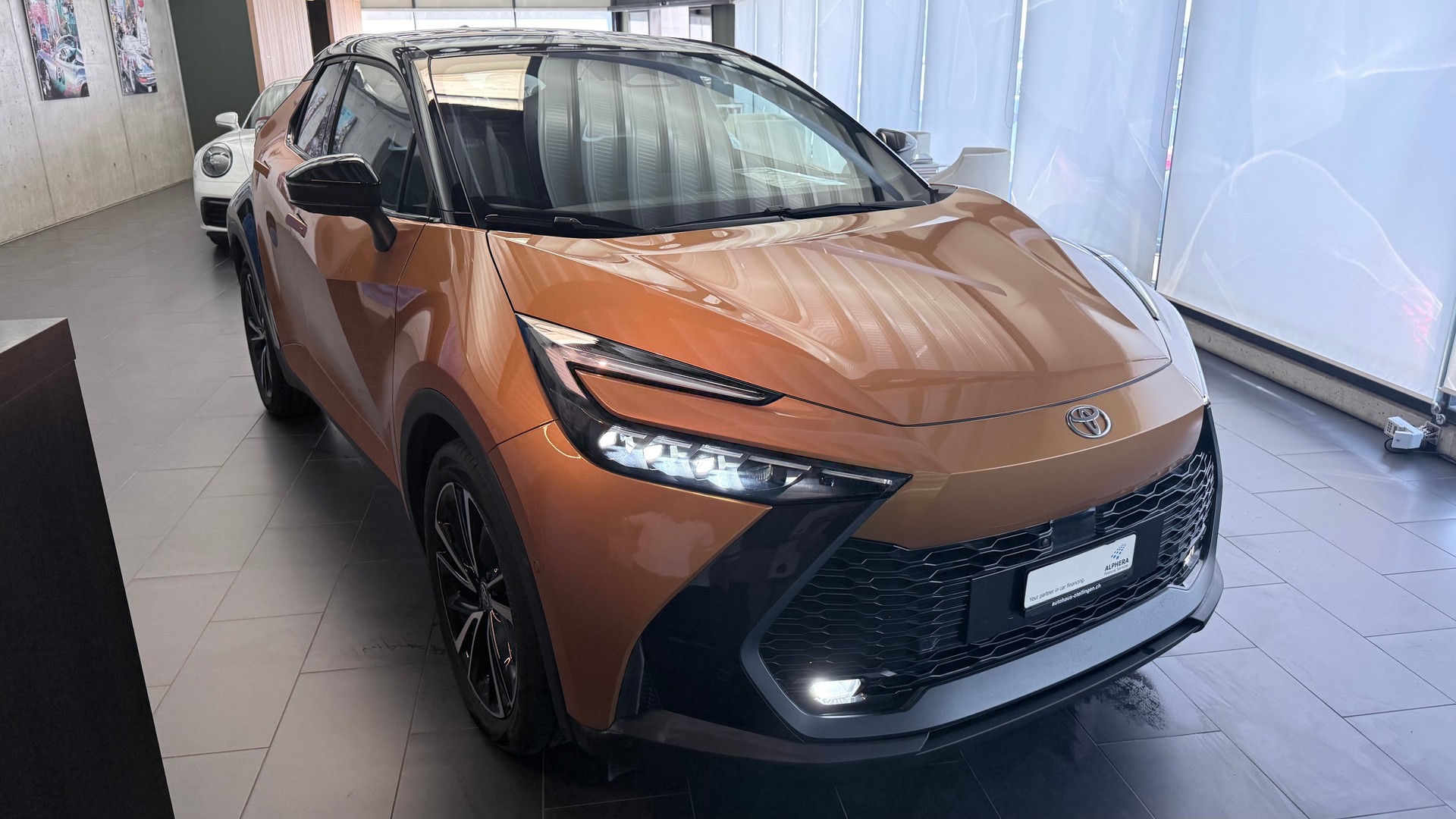 TOYOTA C-HR 2.0 PHEV Style Premiere-image-1
