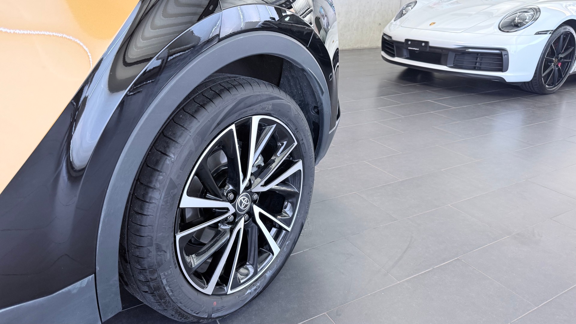 TOYOTA C-HR 2.0 PHEV Style Premiere-image-6