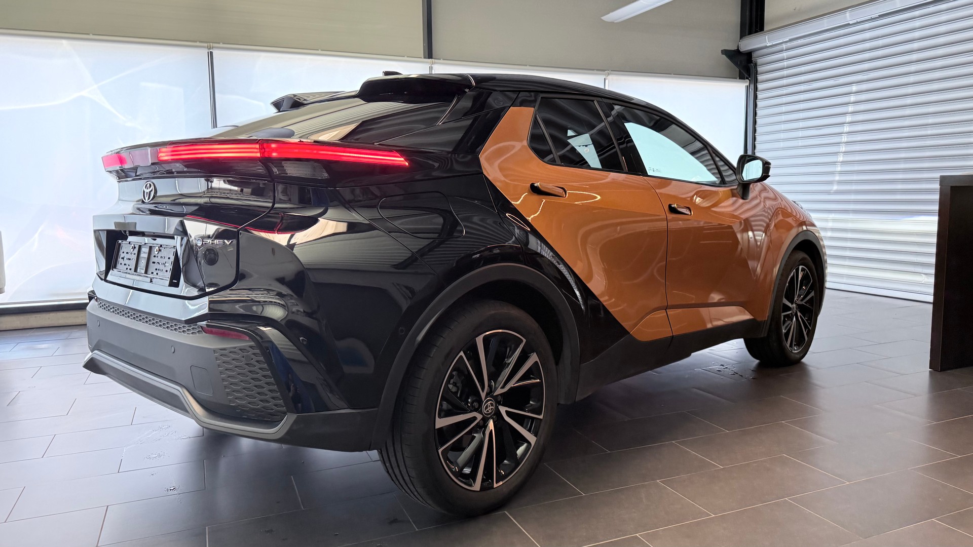 TOYOTA C-HR 2.0 PHEV Style Premiere-image-21