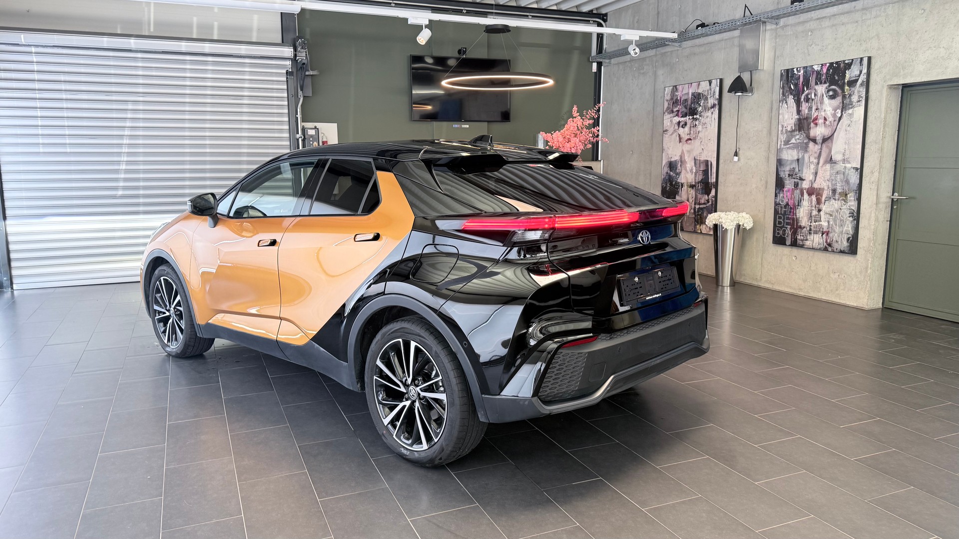TOYOTA C-HR 2.0 PHEV Style Premiere-image-17