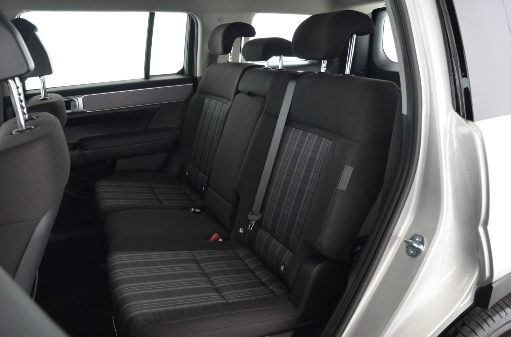 HYUNDAI Santa Fe 1.6 PHEV Premium 4WD-image-13