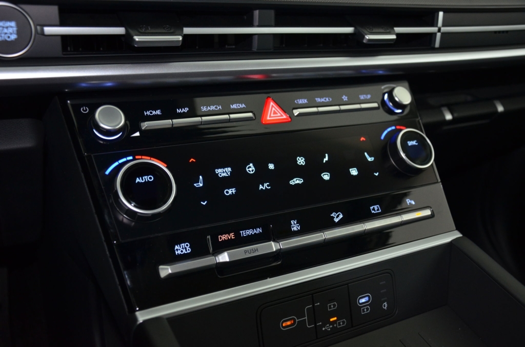 HYUNDAI Santa Fe 1.6 PHEV Premium 4WD-image-22