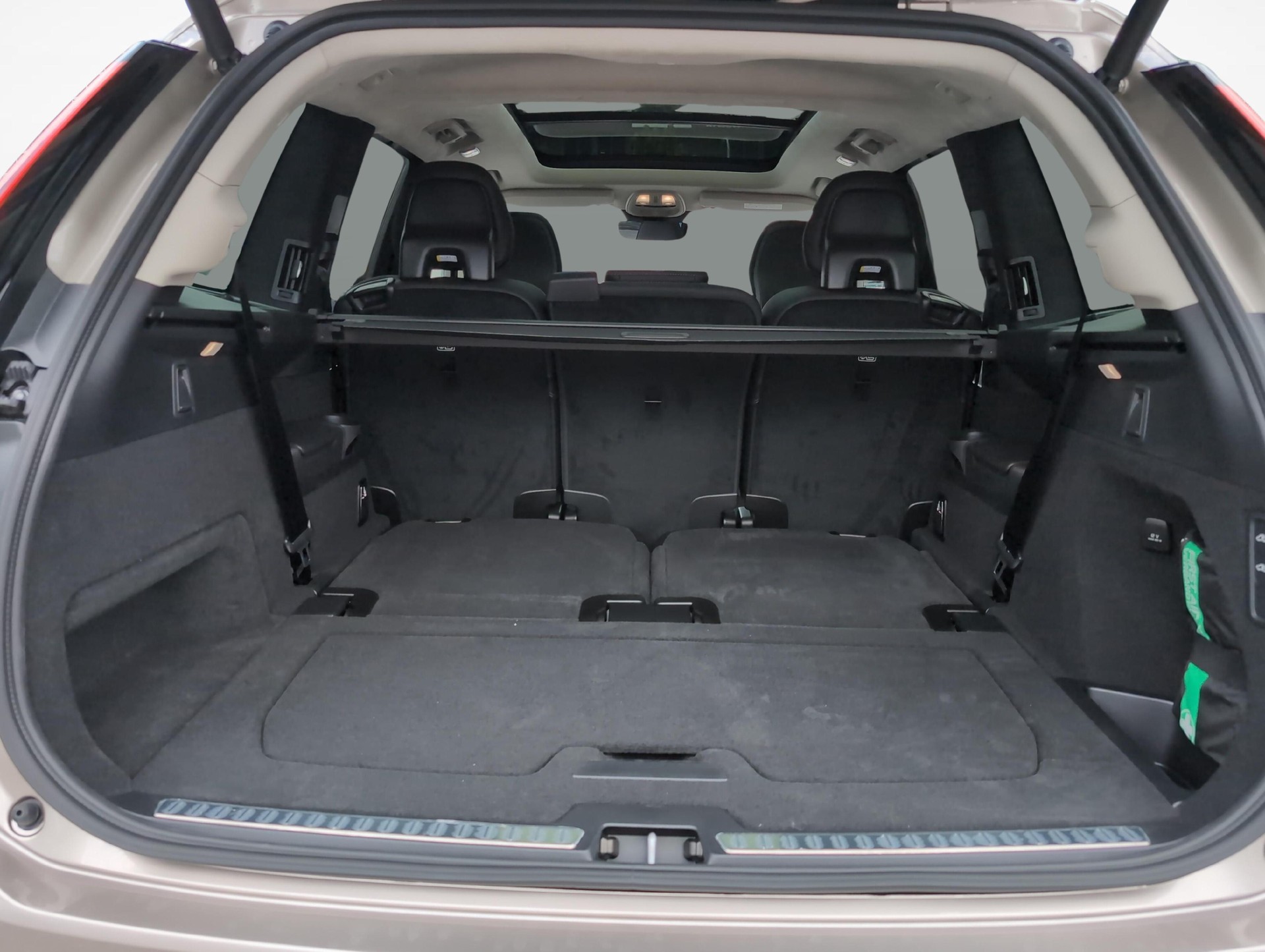 VOLVO XC90 2.0 T8 TE XCLUSIVE Edition Dark eAWD-image-13