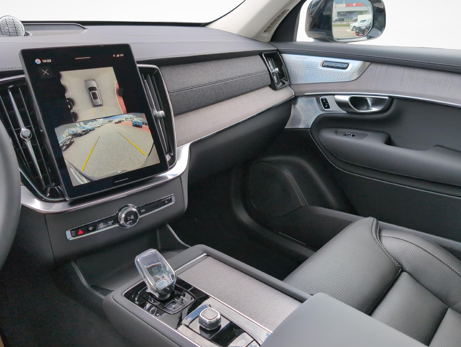 VOLVO XC90 2.0 T8 TE XCLUSIVE Edition Dark eAWD-image-16