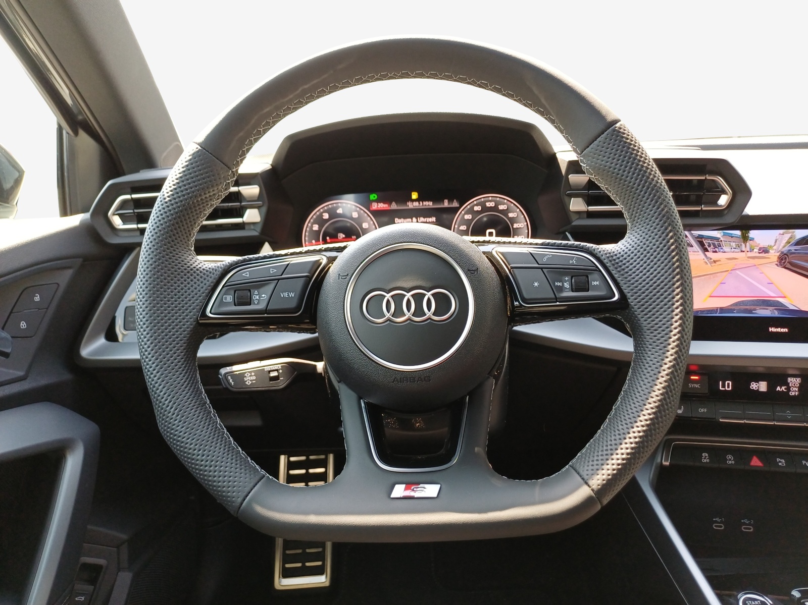 AUDI A3 Sportback TFSI 110 kW S line Attraction S tronic-image-9