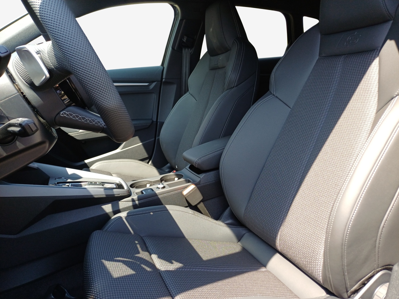 AUDI A3 Sportback TFSI 110 kW S line Attraction S tronic-image-7