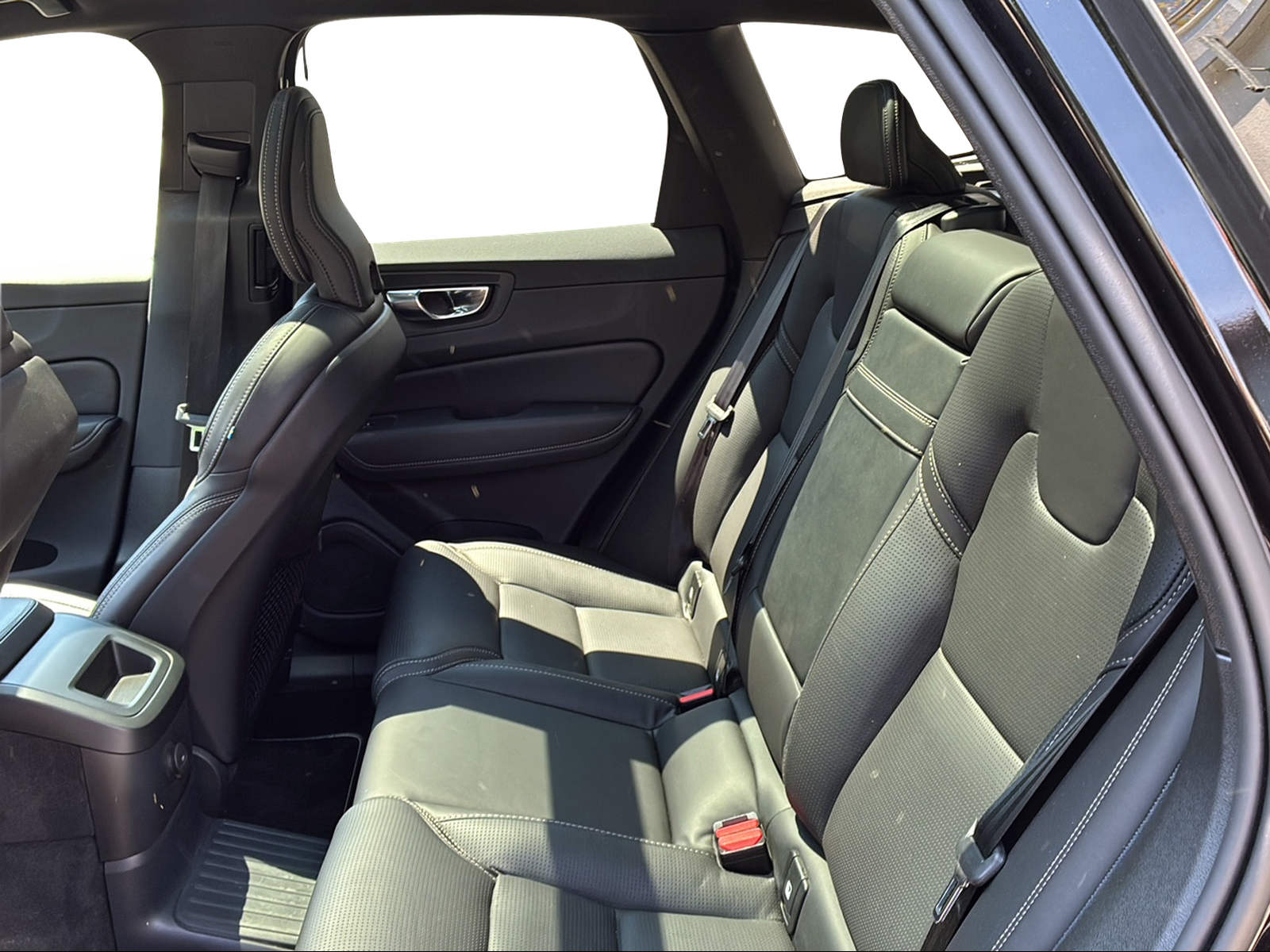 VOLVO XC60 2.0 T8 TE R-Design eAWD-image-13