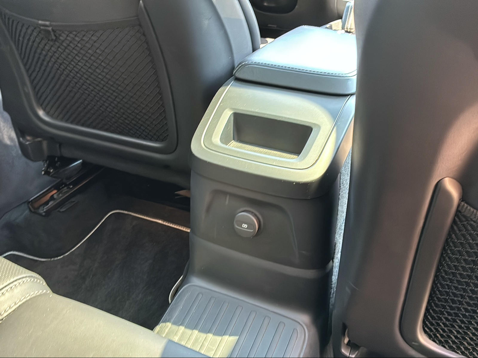 VOLVO XC60 2.0 T8 TE R-Design eAWD-image-12