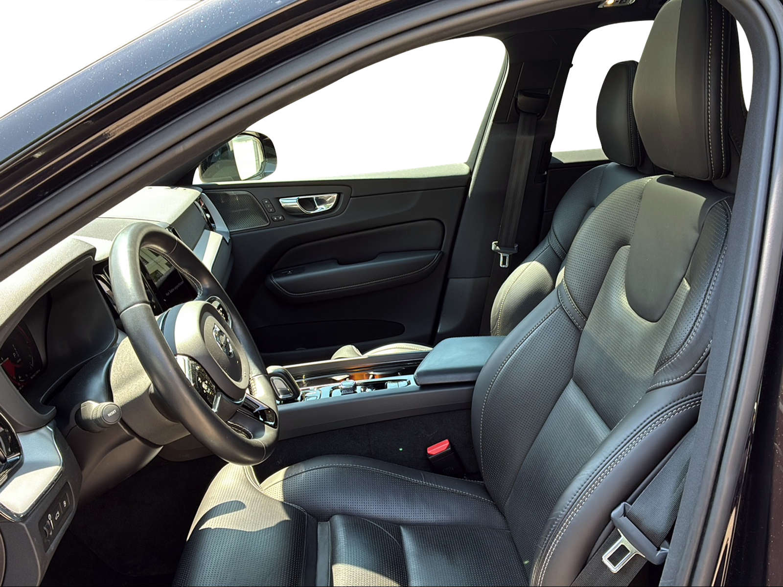 VOLVO XC60 2.0 T8 TE R-Design eAWD-image-8