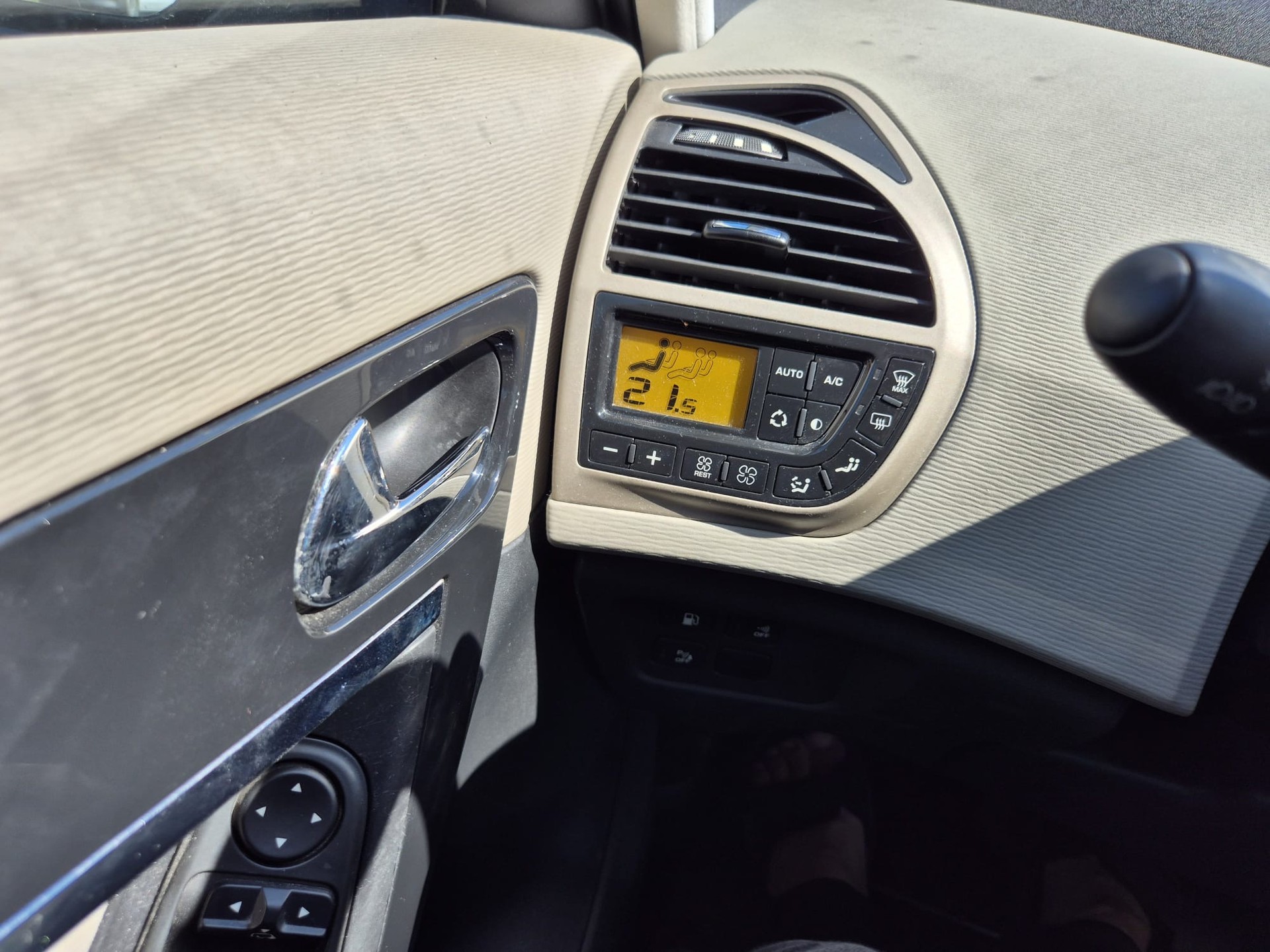 CITROEN Grand C4 Picasso 2.0 HDI Exclusive Automatic-image-8