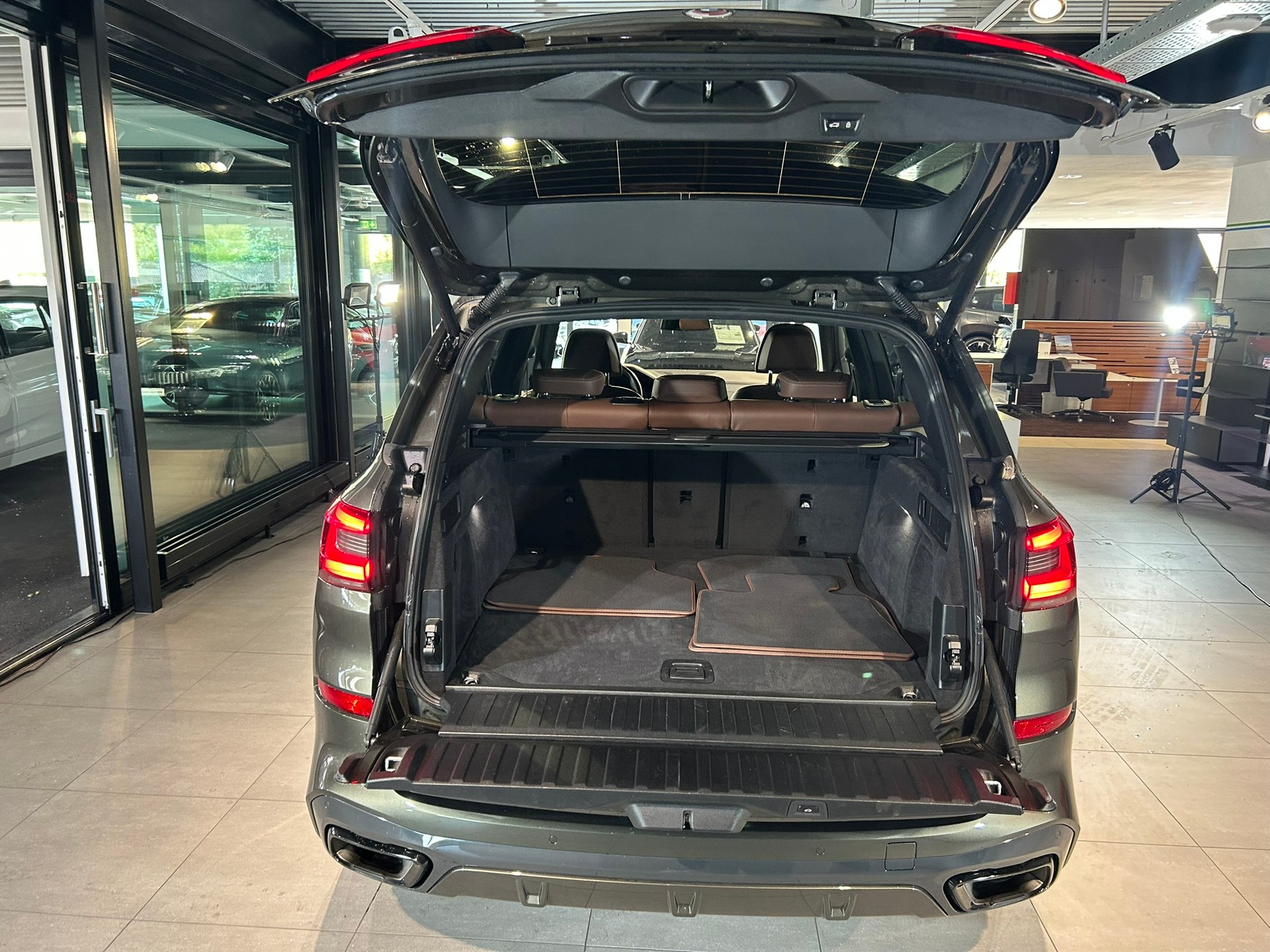 BMW X5 xDrive 48V 40d M Sport Steptronic-image-14