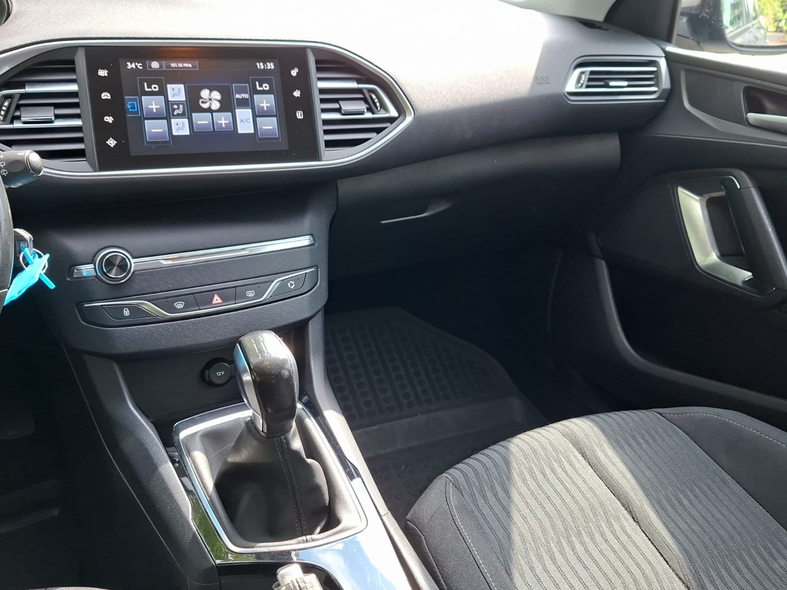 PEUGEOT 308 1.2 THP Style-image-13
