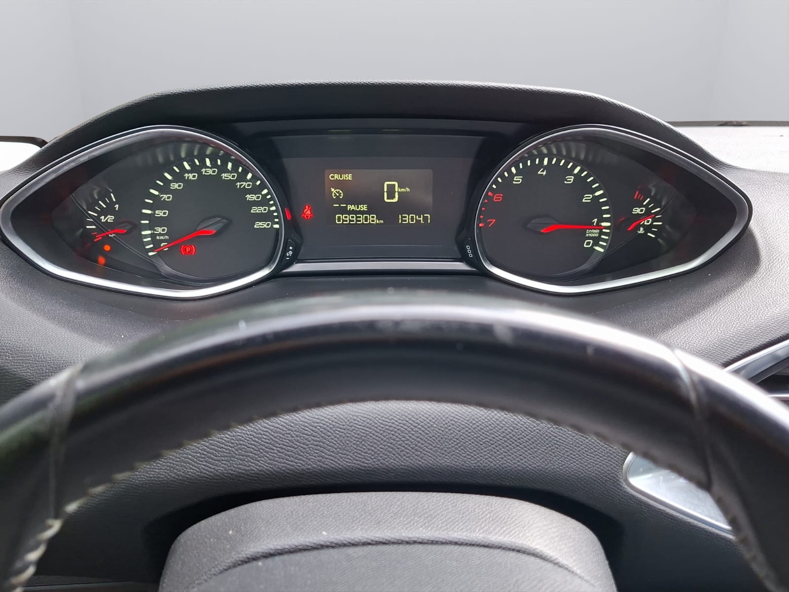 PEUGEOT 308 1.2 THP Style-image-15