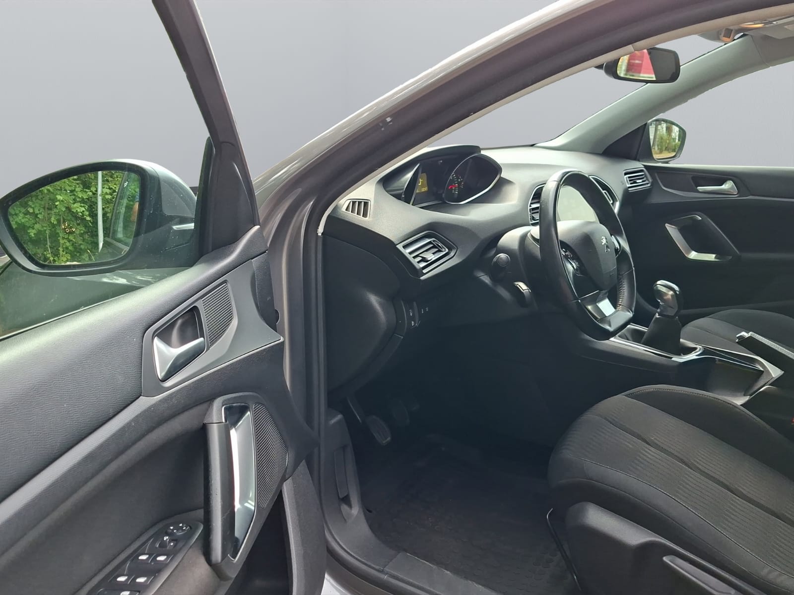PEUGEOT 308 1.2 THP Style-image-10