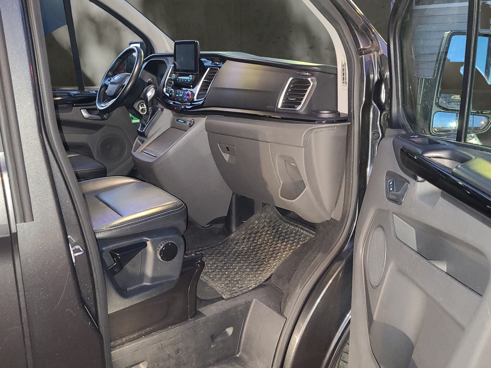 FORD Tourneo Custom 310 L1H1 Sport SelectShift A-image-17