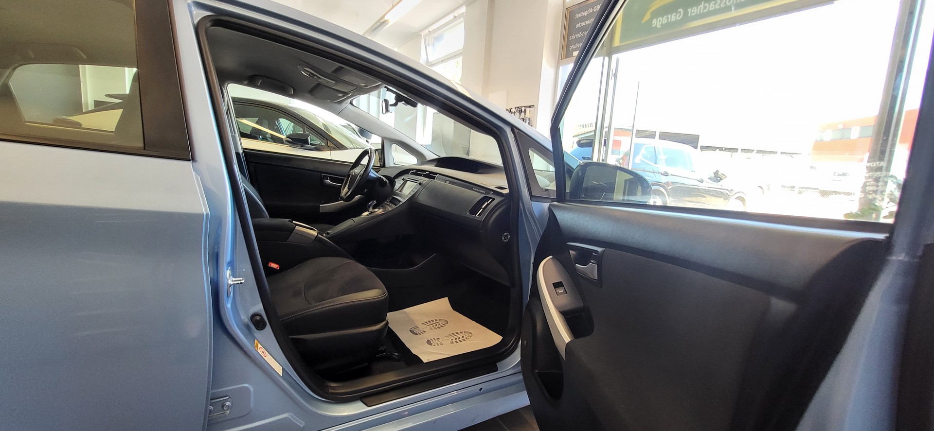 TOYOTA Prius 1.8 16V Plug-in Hybrid Sol Premium-image-12