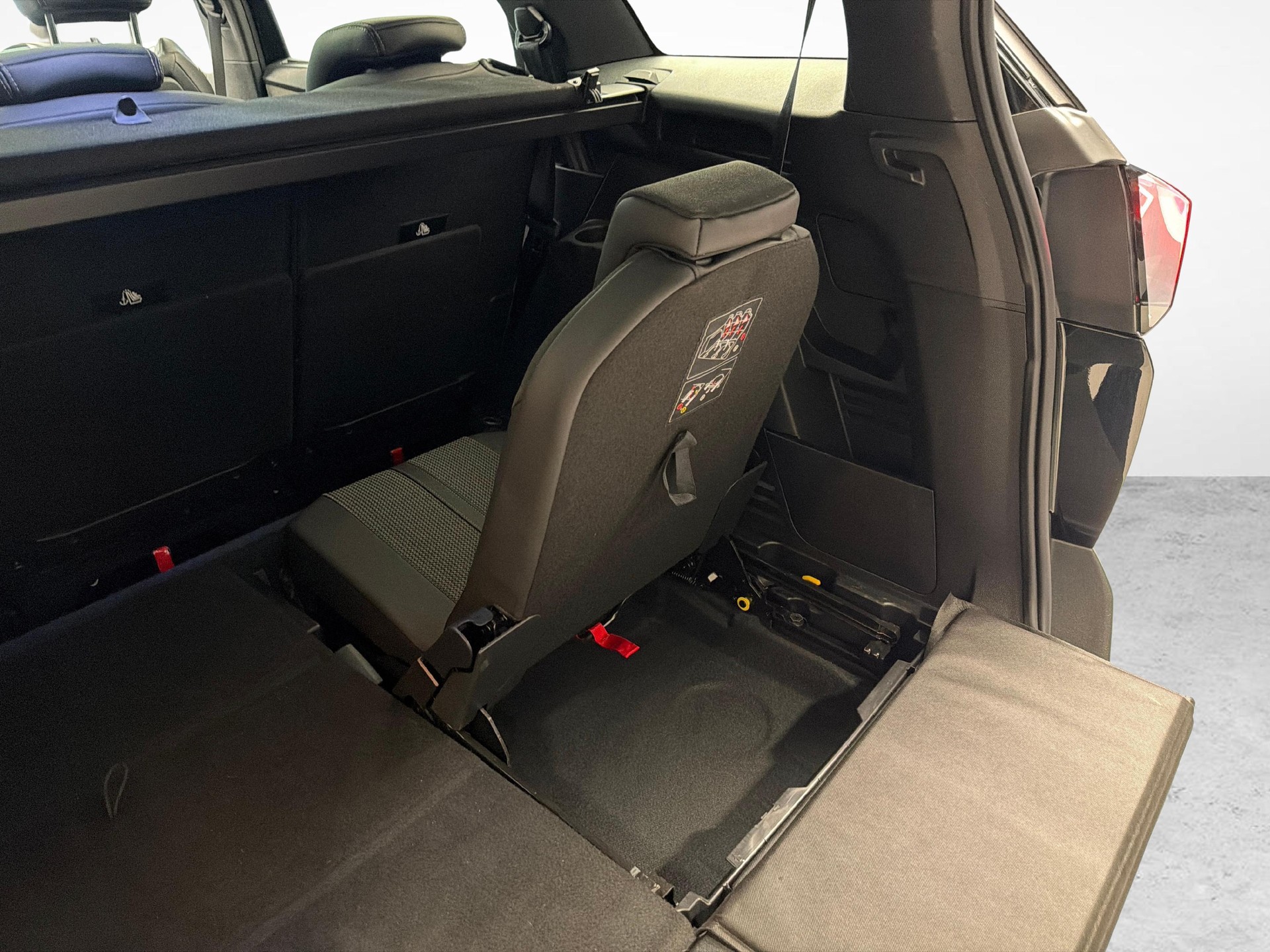 PEUGEOT 5008 1.5 BlueHDi GT-image-19