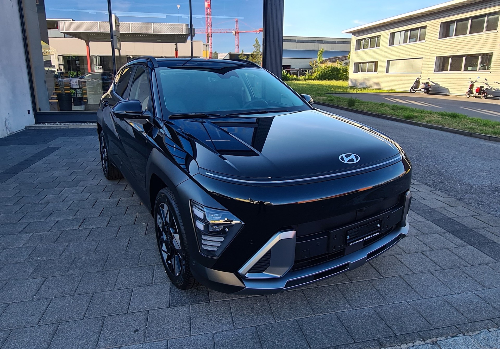 HYUNDAI Kona 1.6 GDi HEV Amplia DCT-showroom-element-1