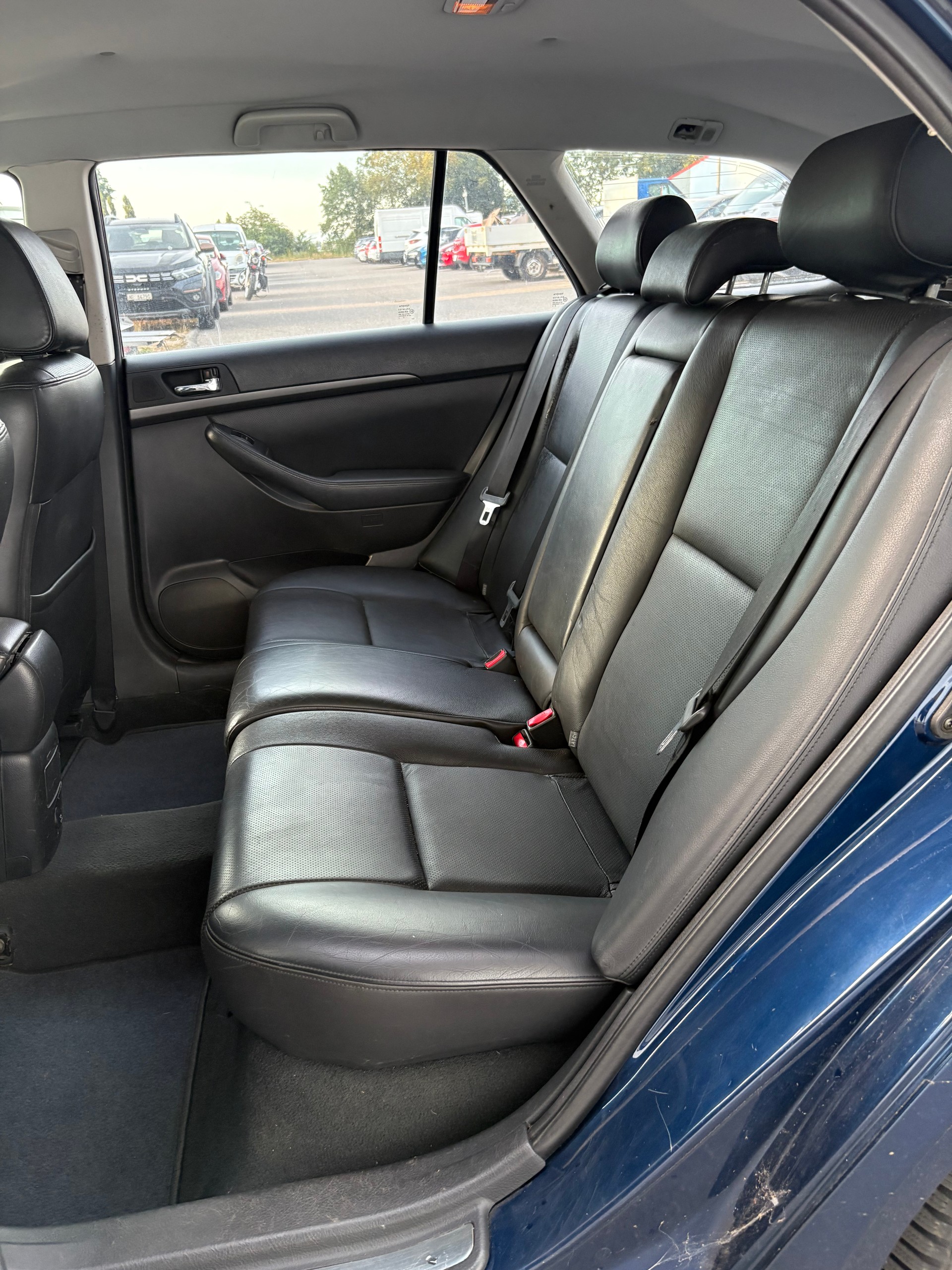 TOYOTA Avensis 2.0 D4 VVT-i Linea Sol Sportswagon-image-9