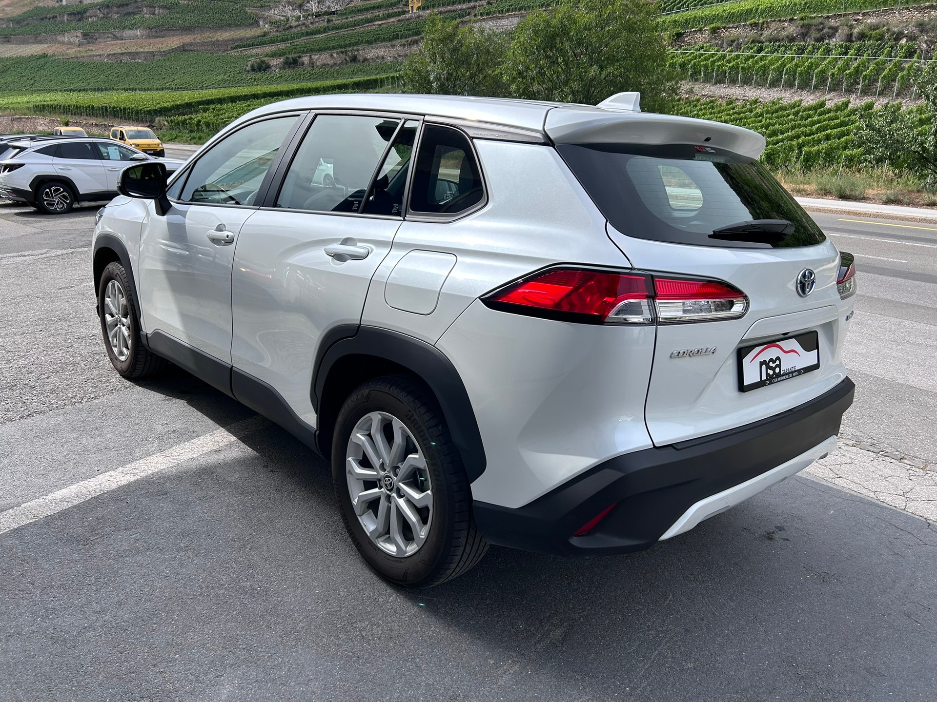 TOYOTA Corolla Cross 2.0 4WD Comfort e-CVT-image-3
