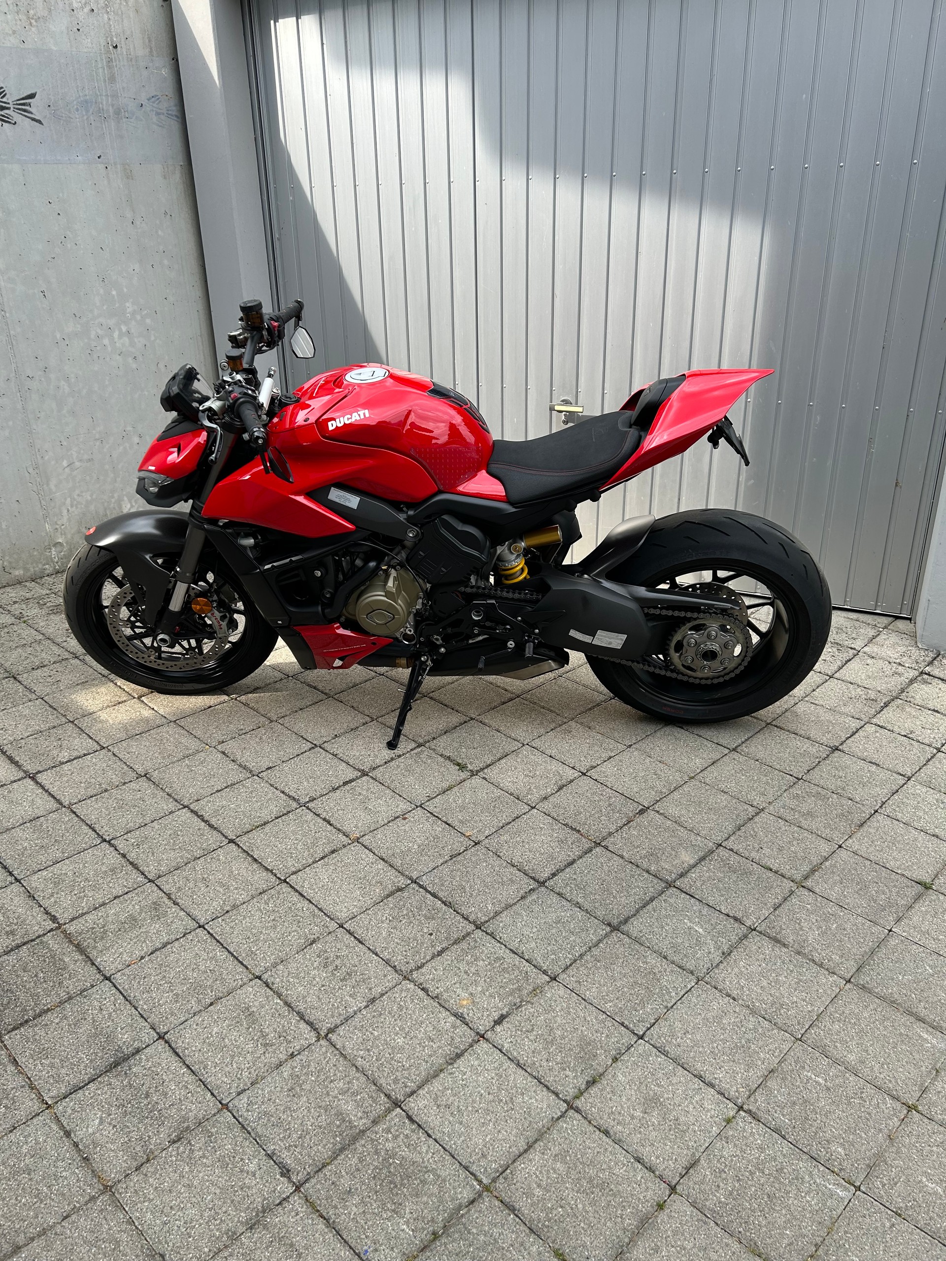 DUCATI Streetfighter V4-image-1
