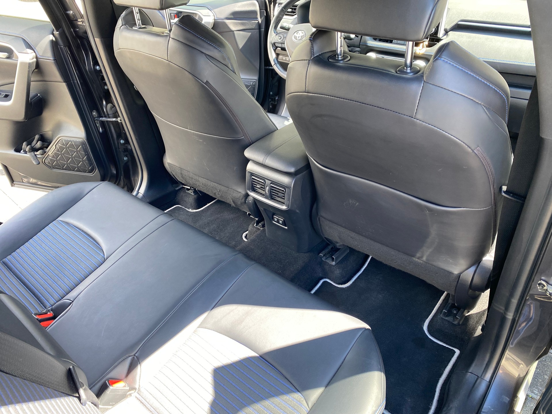 TOYOTA 2.5 HEV Style-image-4
