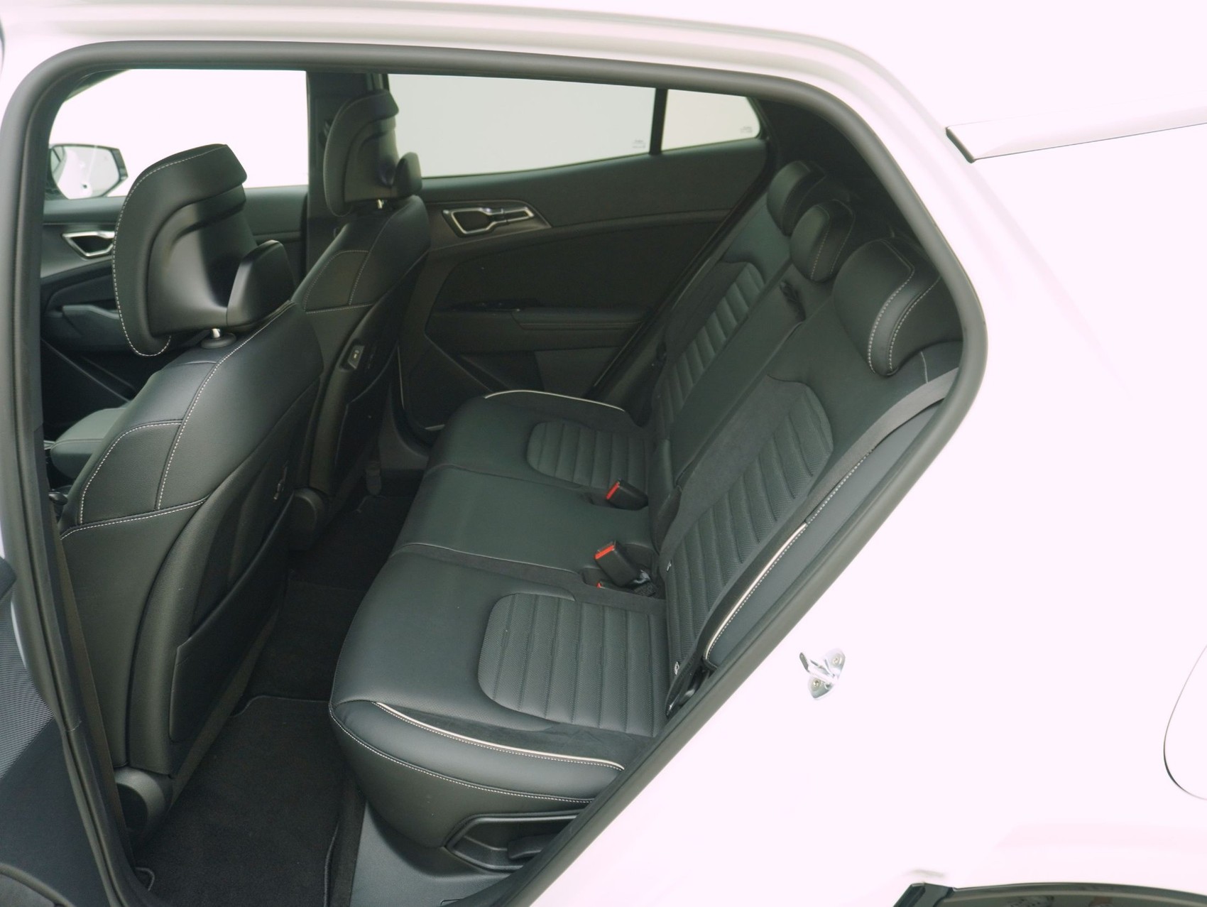 KIA Sportage 1.6 CRDi MHEV GT Line-image-10