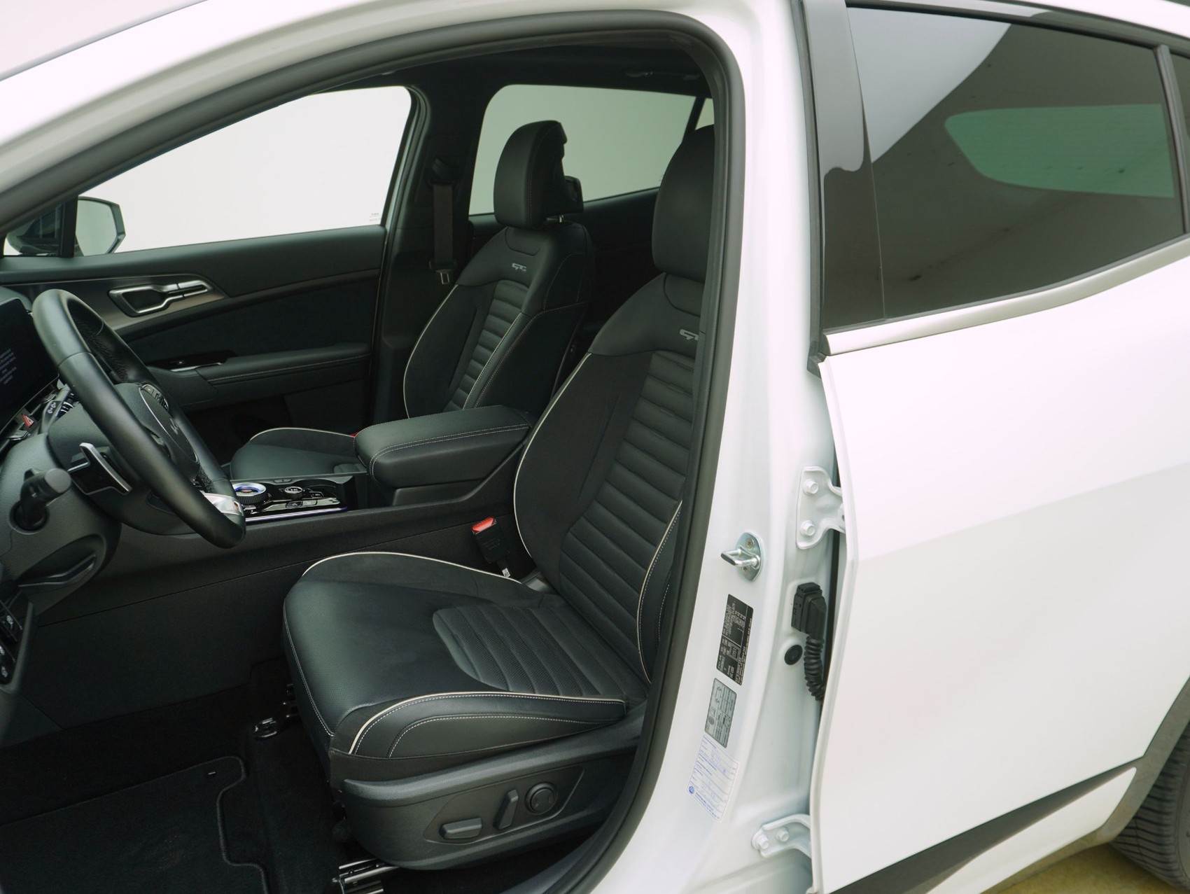 KIA Sportage 1.6 CRDi MHEV GT Line-image-8
