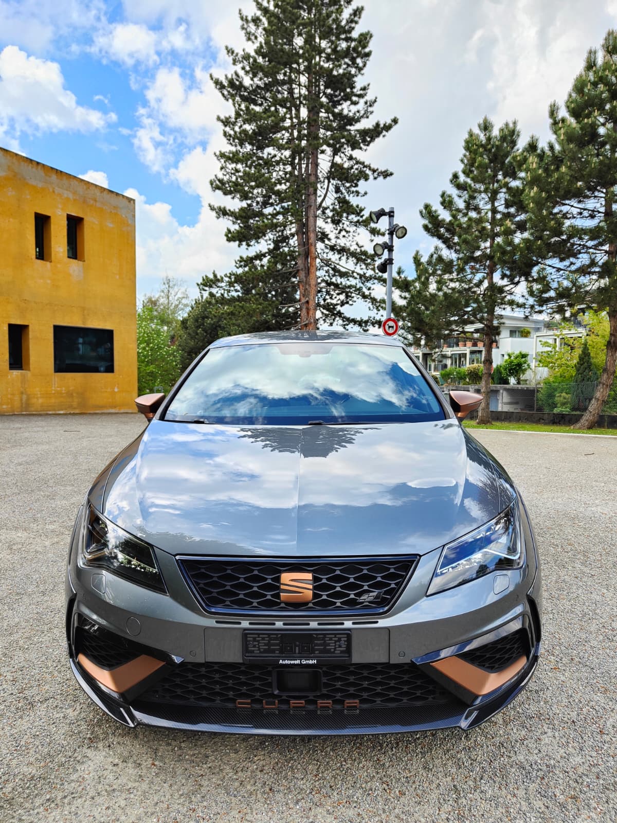 SEAT Leon 2.0 TSI Cupra R DSG-image-0