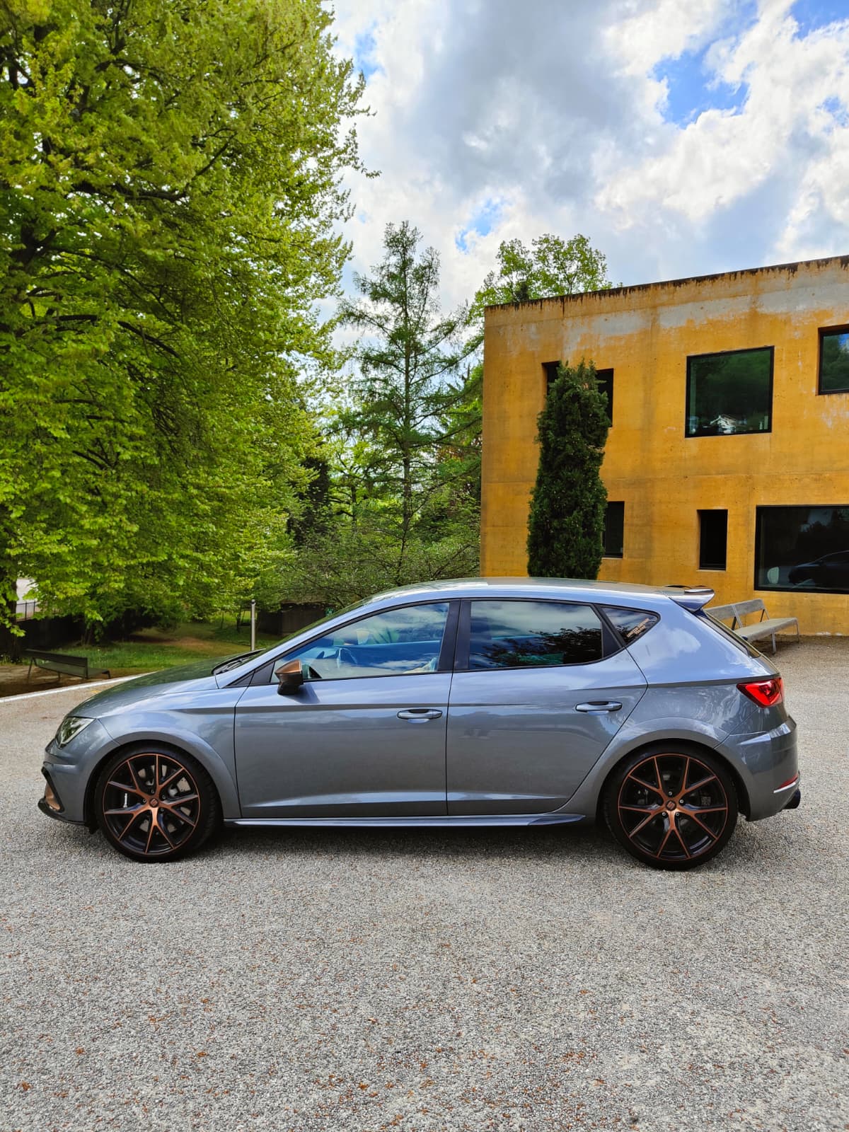 SEAT Leon 2.0 TSI Cupra R DSG-image-2