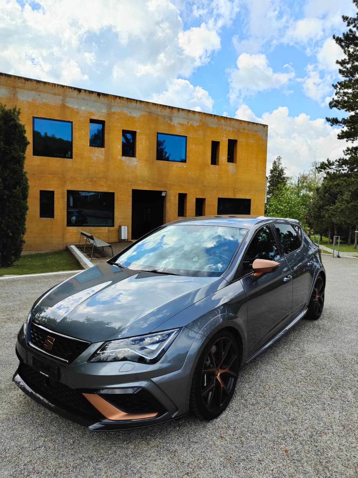 SEAT Leon 2.0 TSI Cupra R DSG-image-1