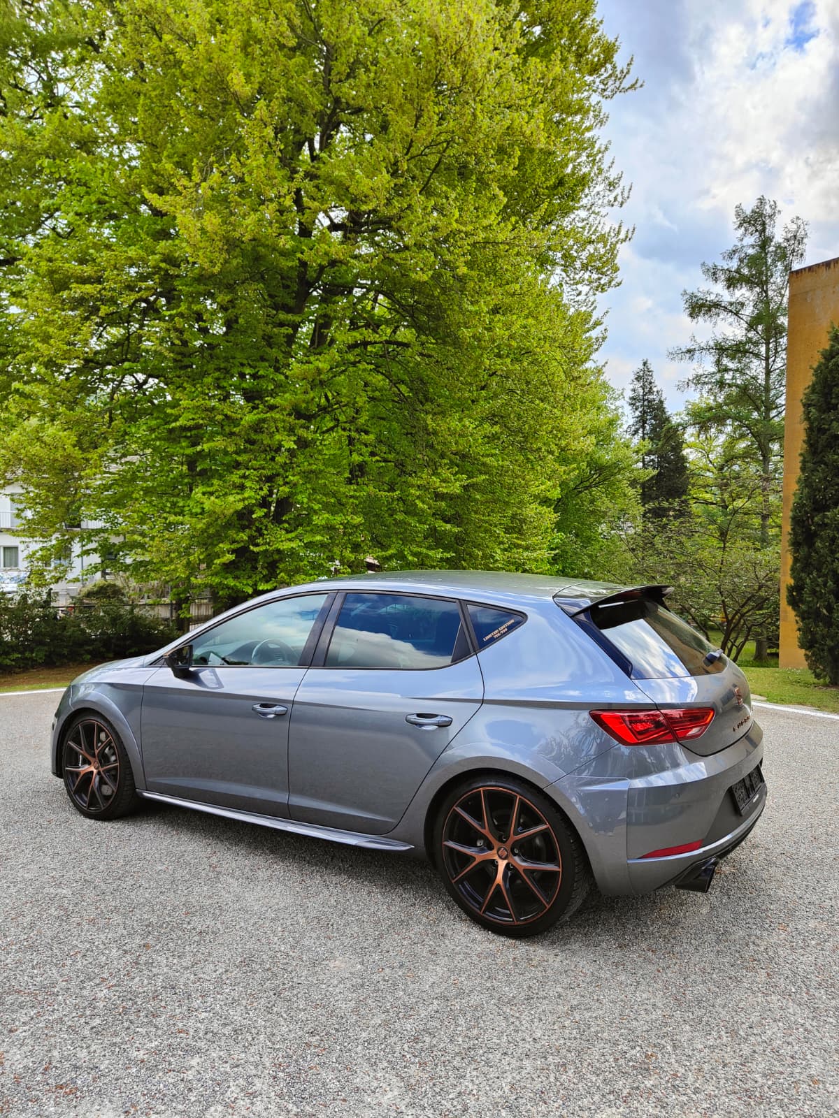 SEAT Leon 2.0 TSI Cupra R DSG-image-3