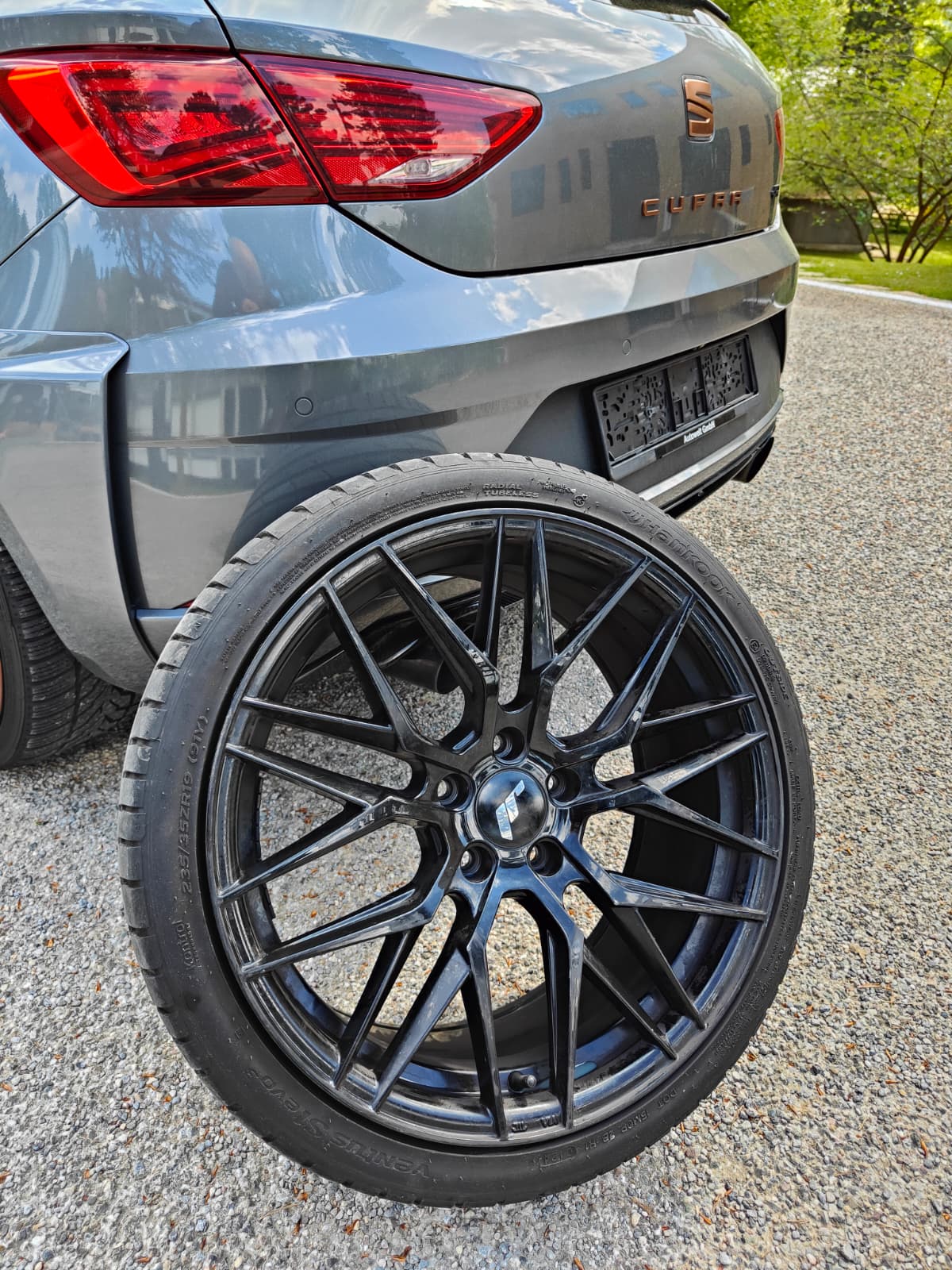 SEAT Leon 2.0 TSI Cupra R DSG-image-11