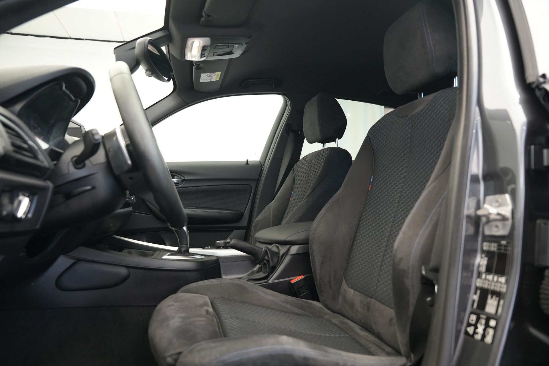 BMW M140i xDrive Steptronic *CH-Fahrzeug*-image-12
