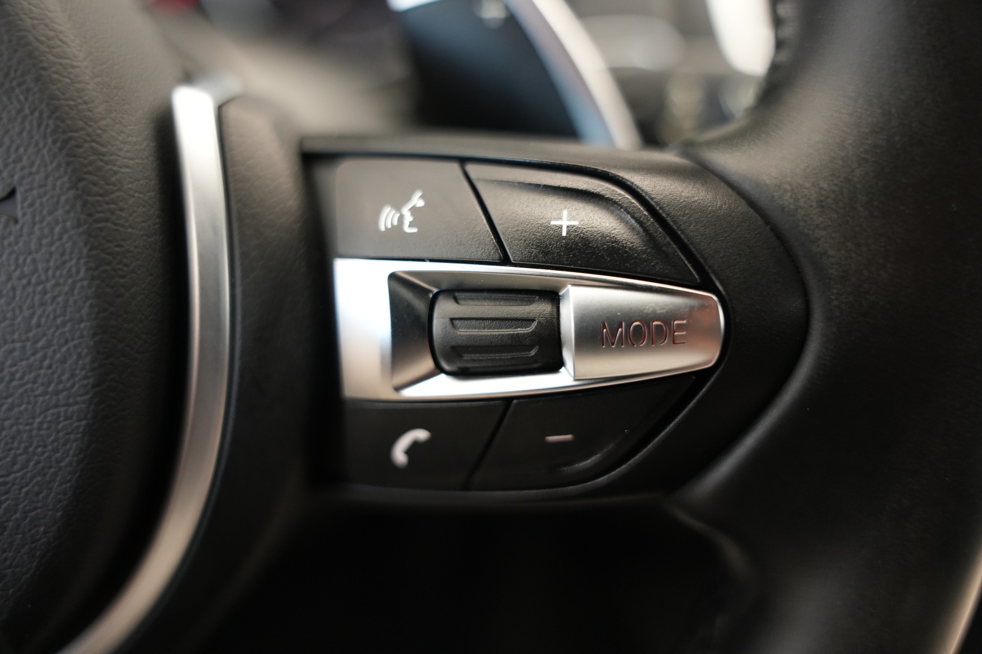 BMW M140i xDrive Steptronic *CH-Fahrzeug*-image-21
