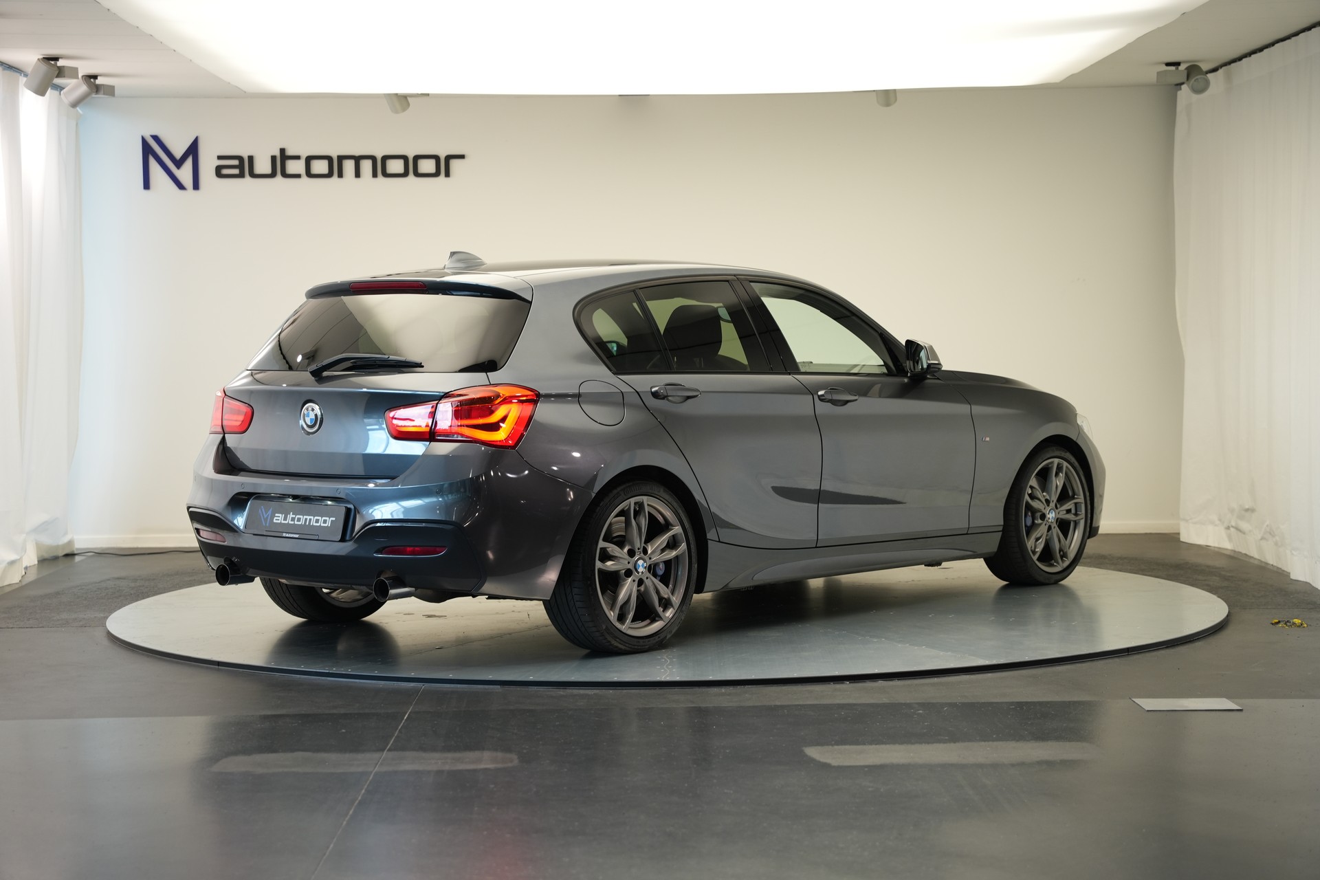 BMW M140i xDrive Steptronic *CH-Fahrzeug*-image-4