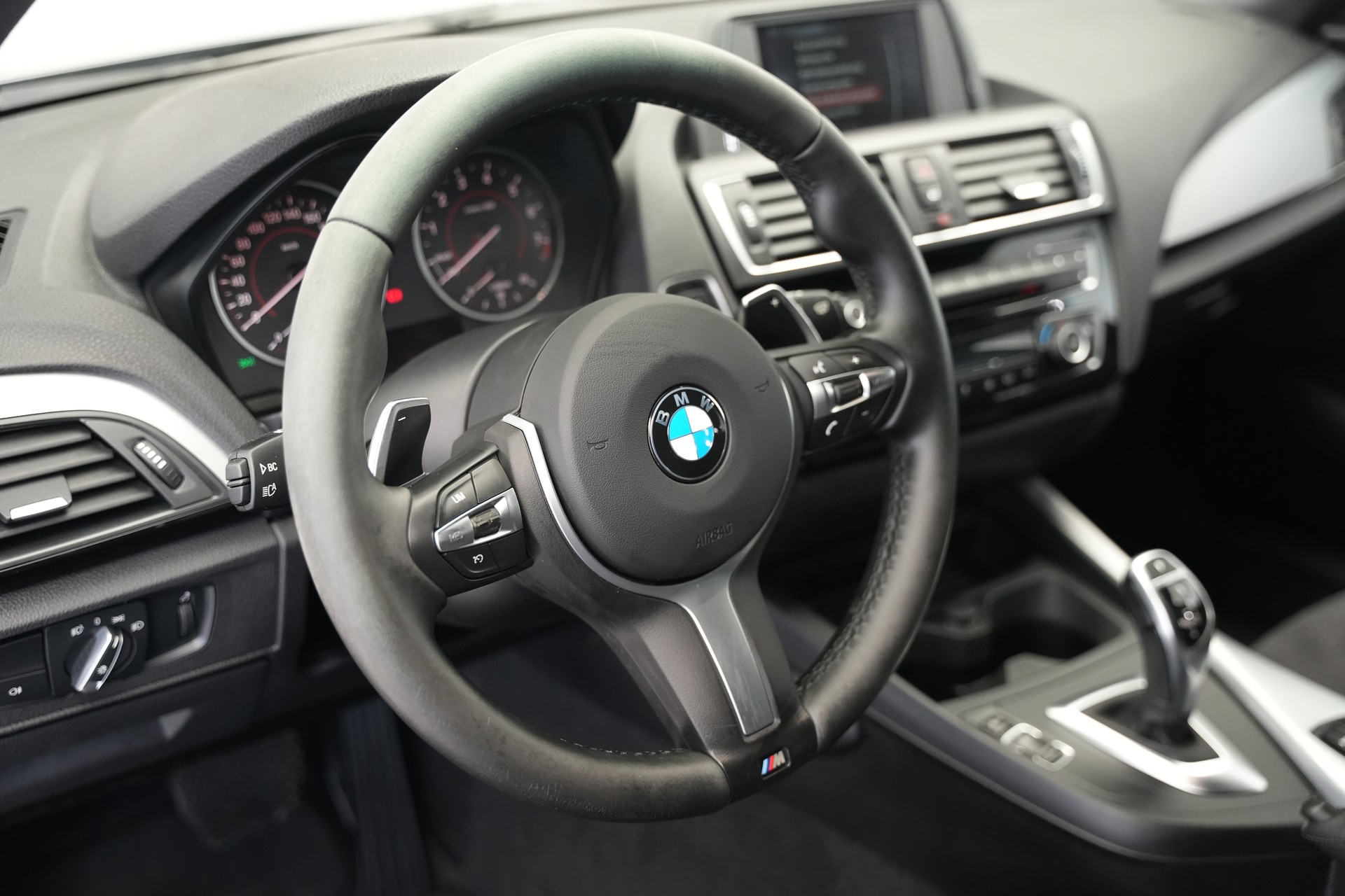 BMW M140i xDrive Steptronic *CH-Fahrzeug*-image-18