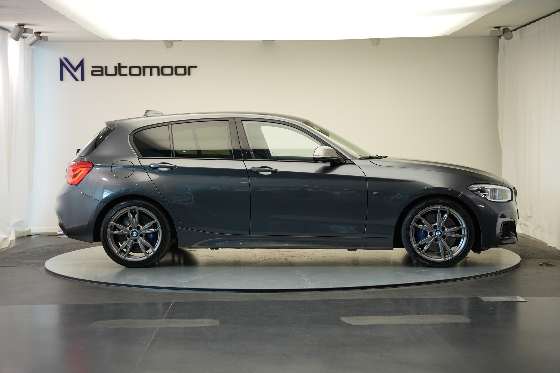 BMW M140i xDrive Steptronic *CH-Fahrzeug*-image-3