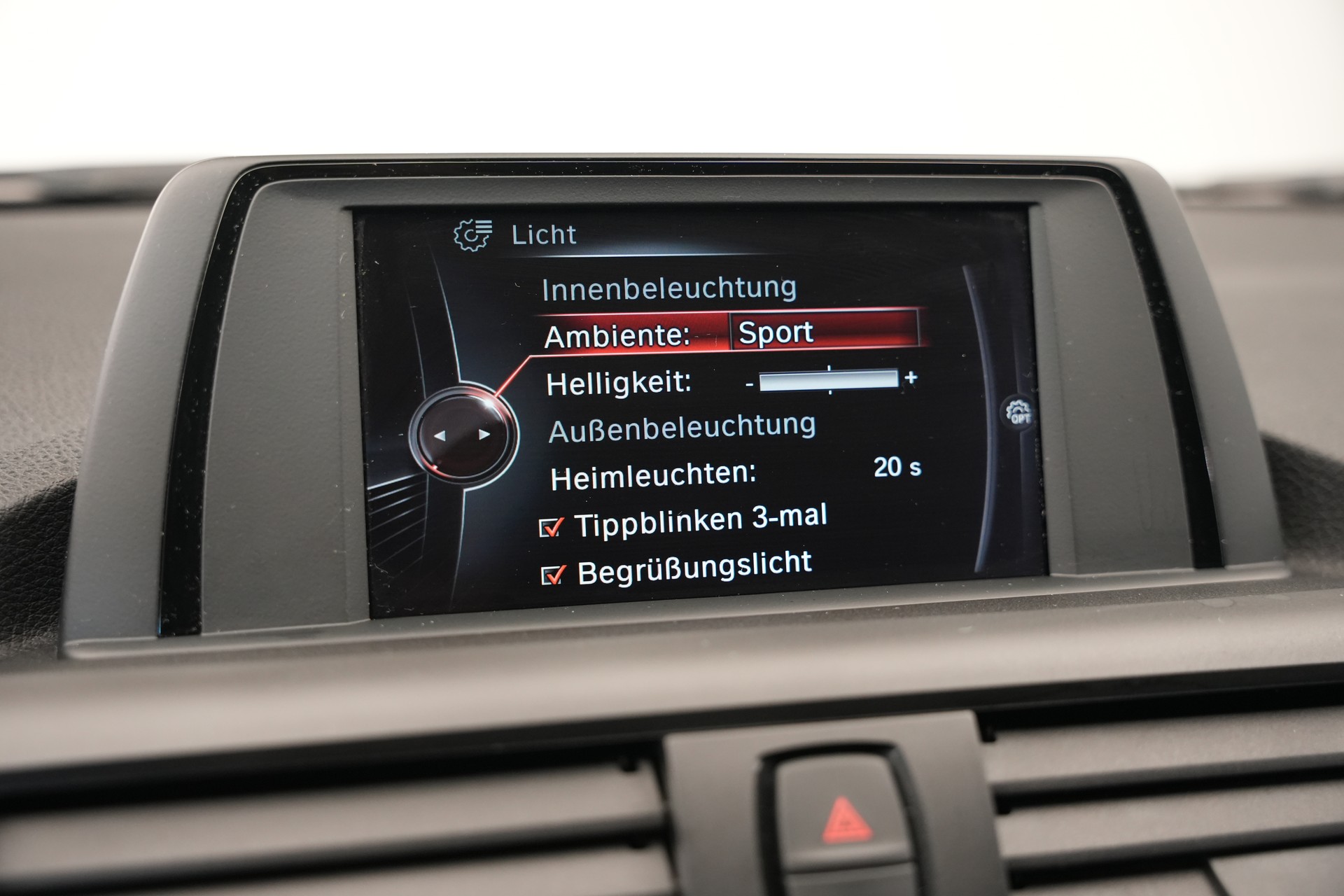 BMW M140i xDrive Steptronic *CH-Fahrzeug*-image-26