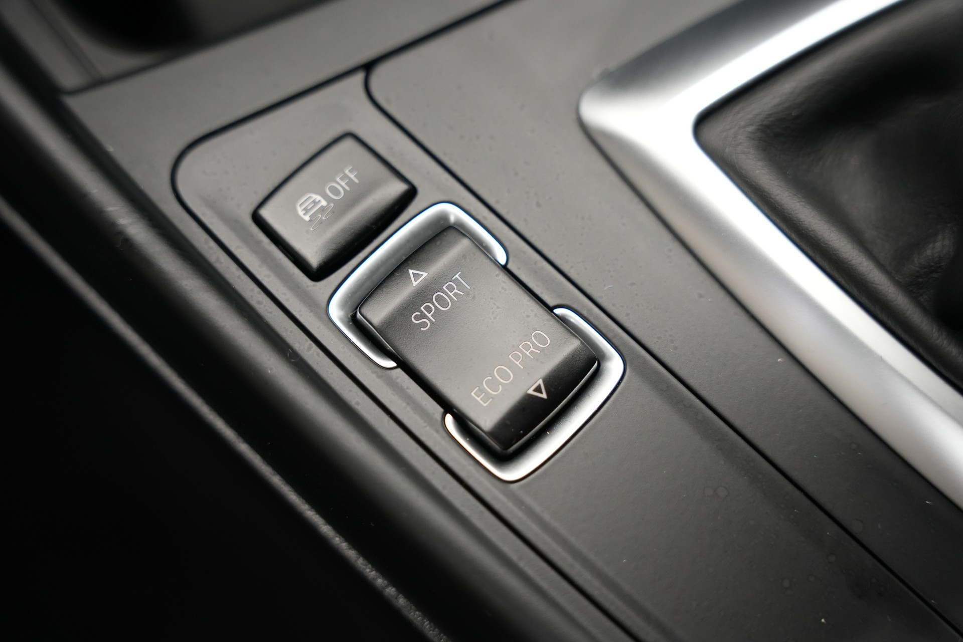 BMW M140i xDrive Steptronic *CH-Fahrzeug*-image-24