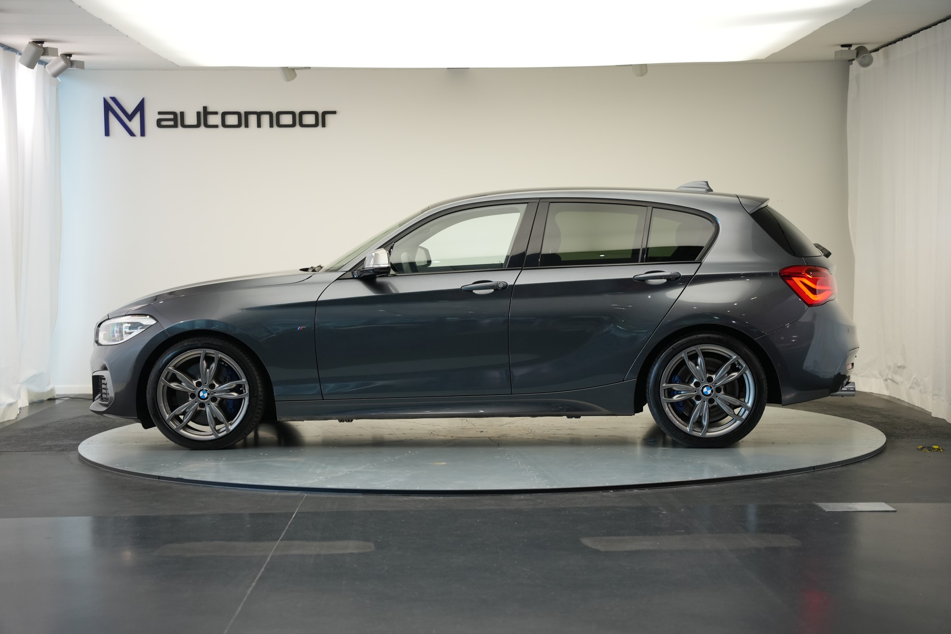 BMW M140i xDrive Steptronic *CH-Fahrzeug*-image-7