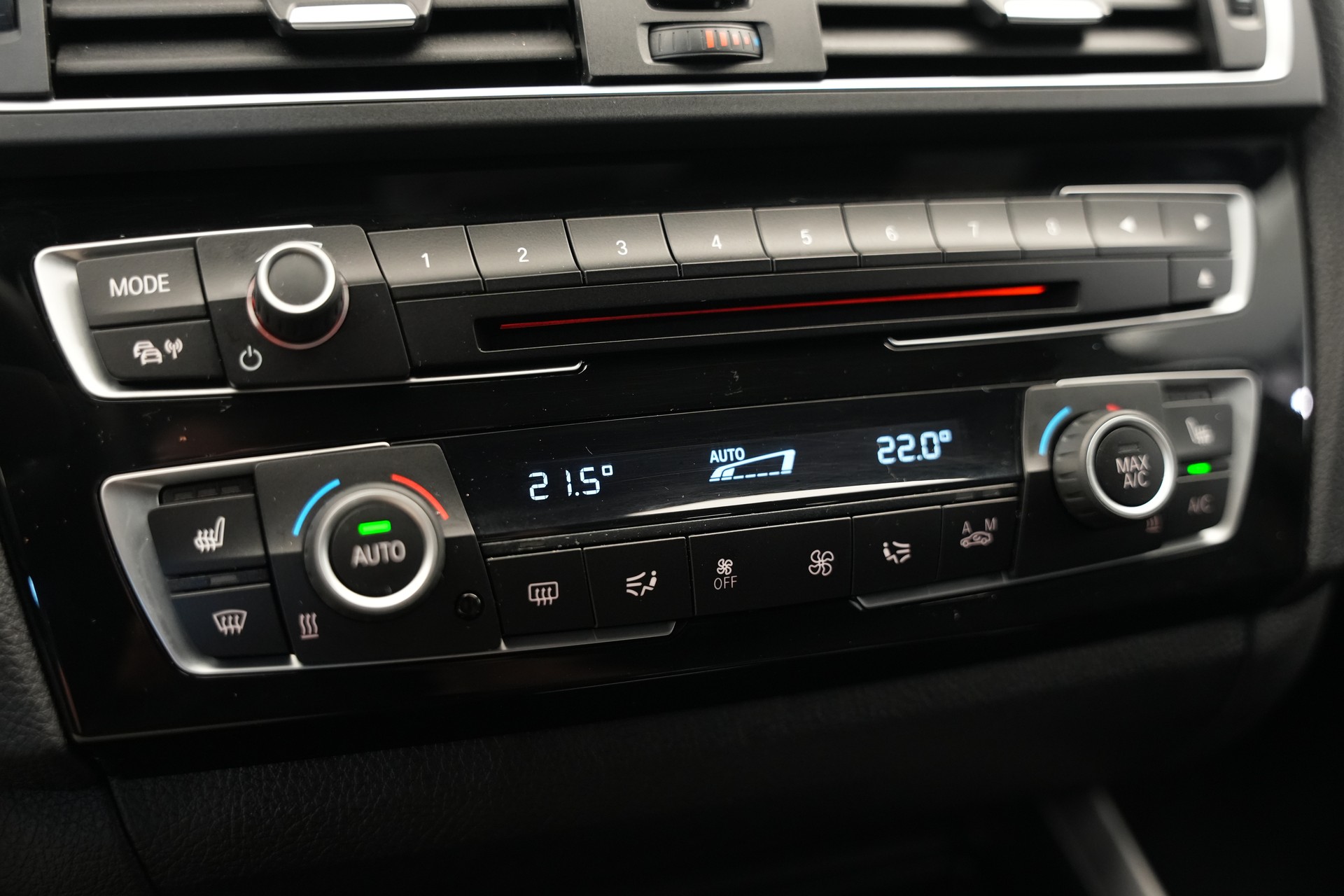 BMW M140i xDrive Steptronic *CH-Fahrzeug*-image-23