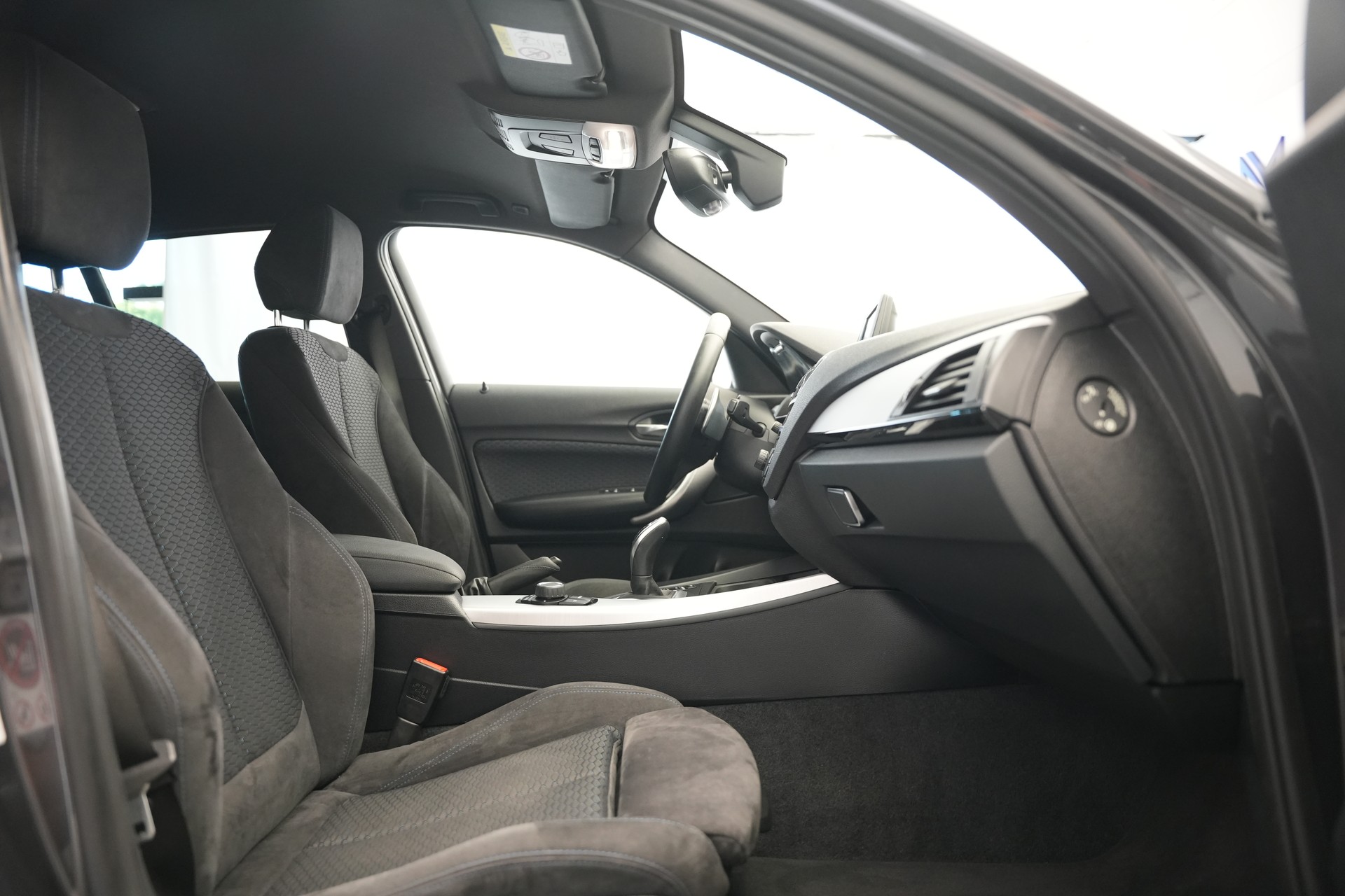 BMW M140i xDrive Steptronic *CH-Fahrzeug*-image-13