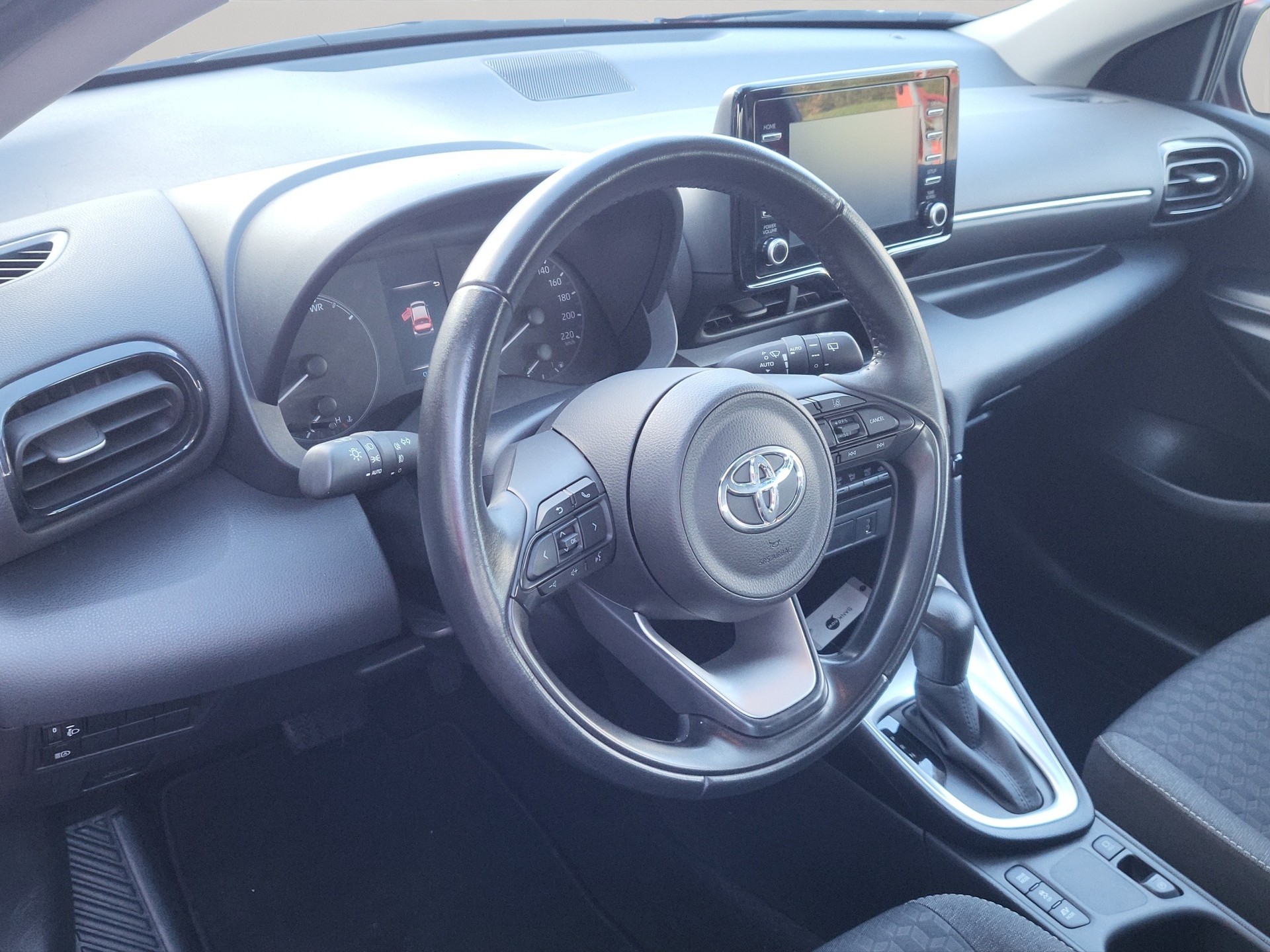 TOYOTA Yaris 1.5 Active e-CVT-image-4