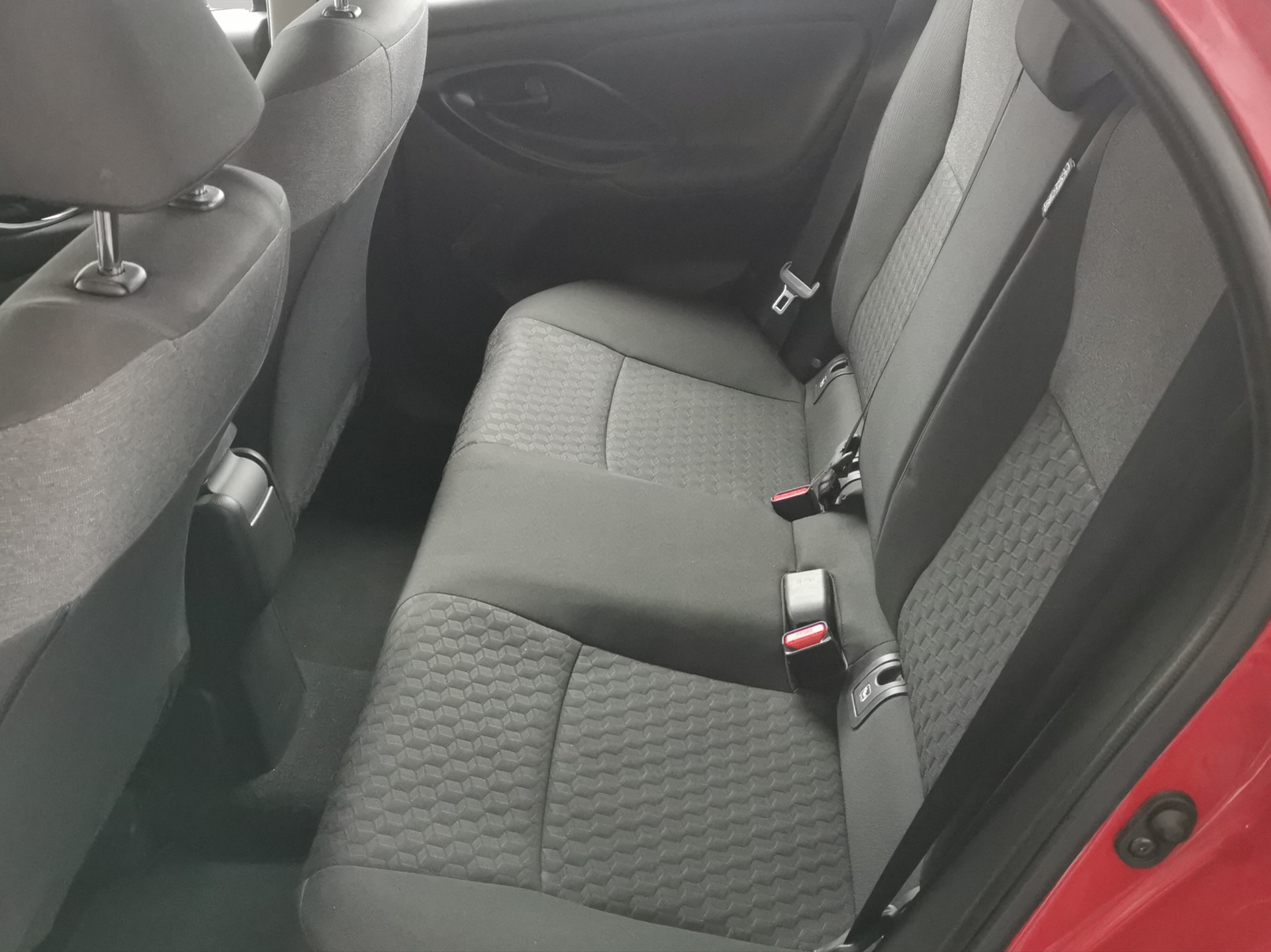 TOYOTA Yaris 1.5 Active e-CVT-image-13