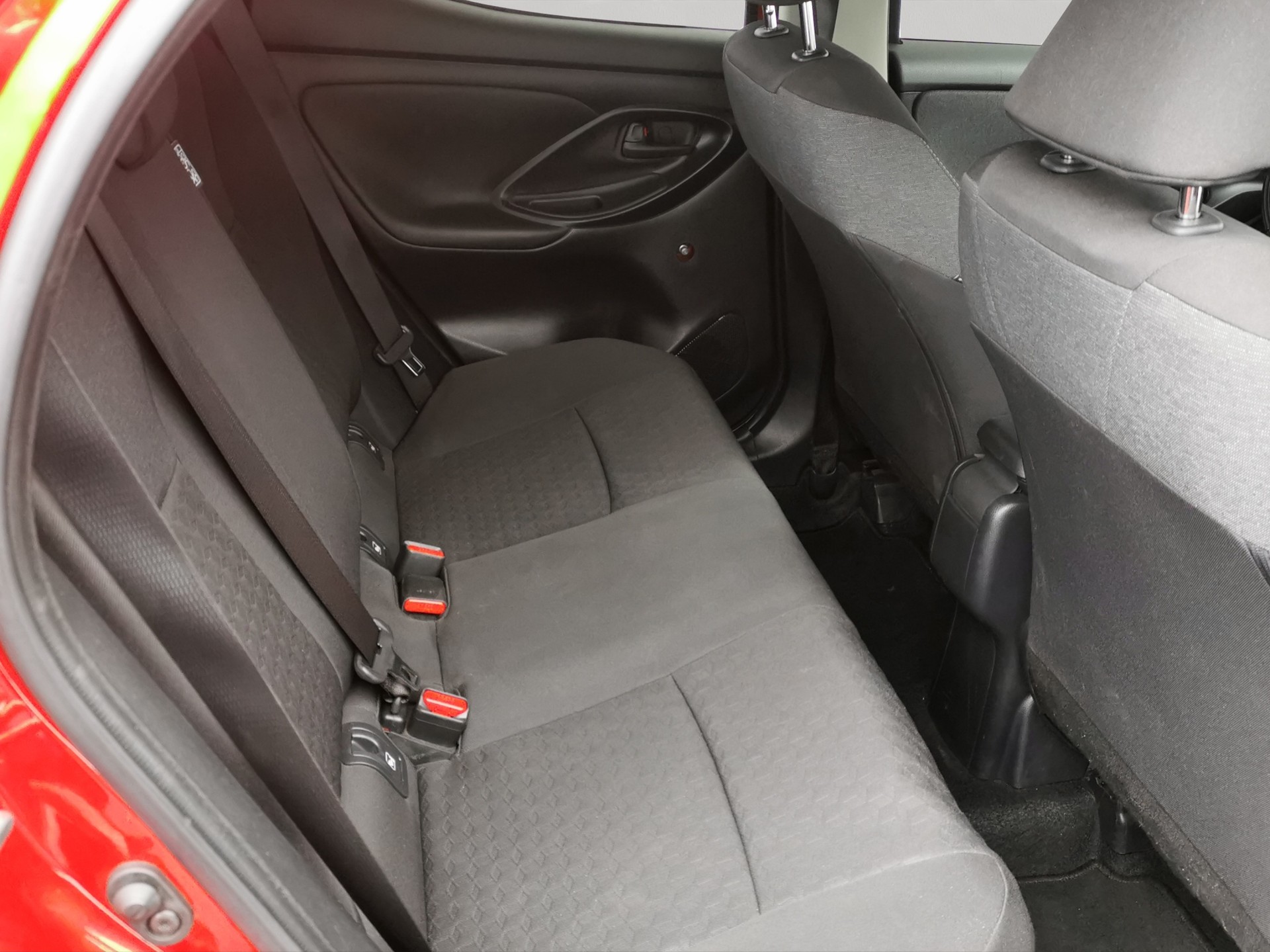 TOYOTA Yaris 1.5 Active e-CVT-image-15