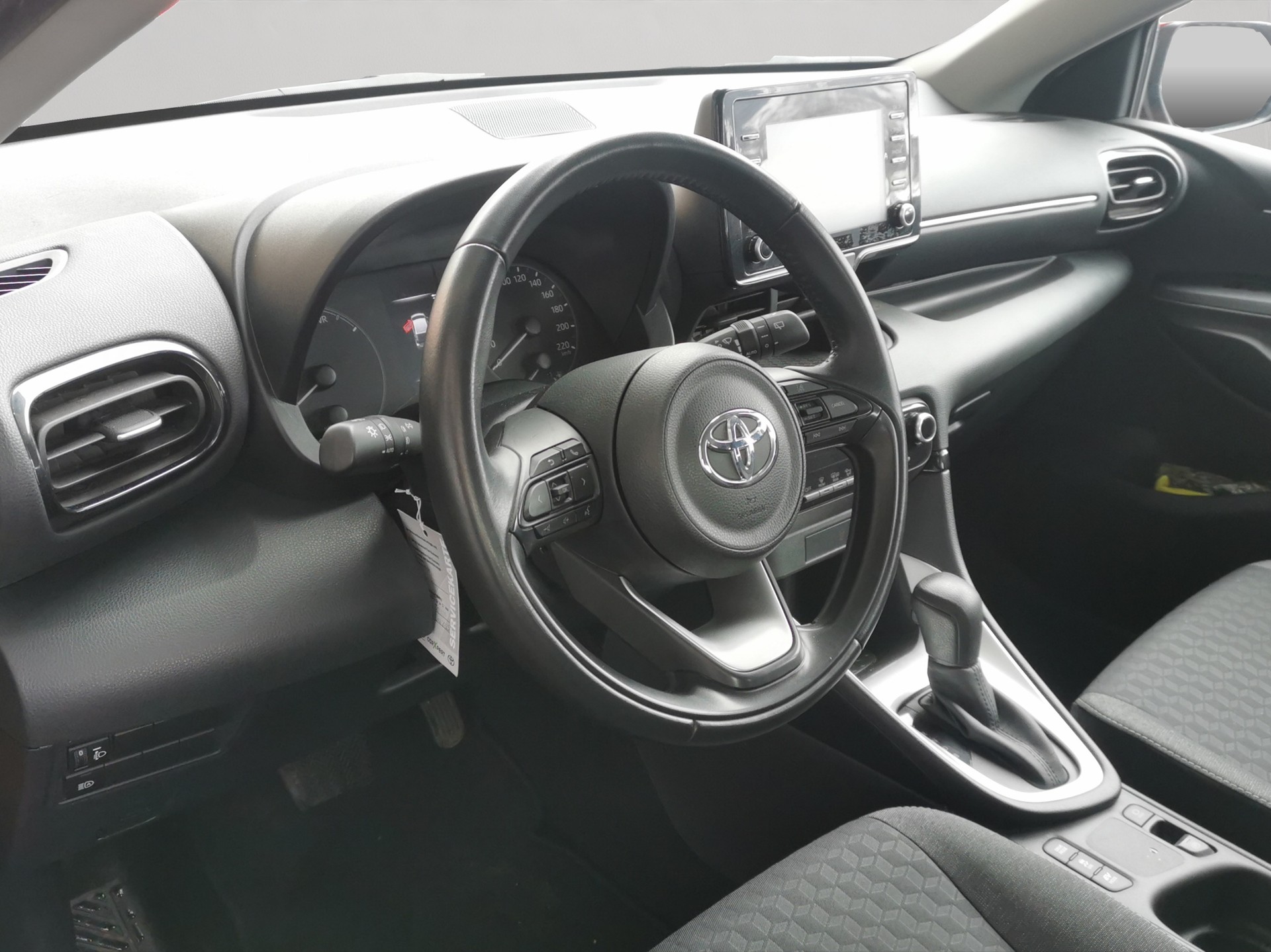 TOYOTA Yaris 1.5 Active e-CVT-image-10